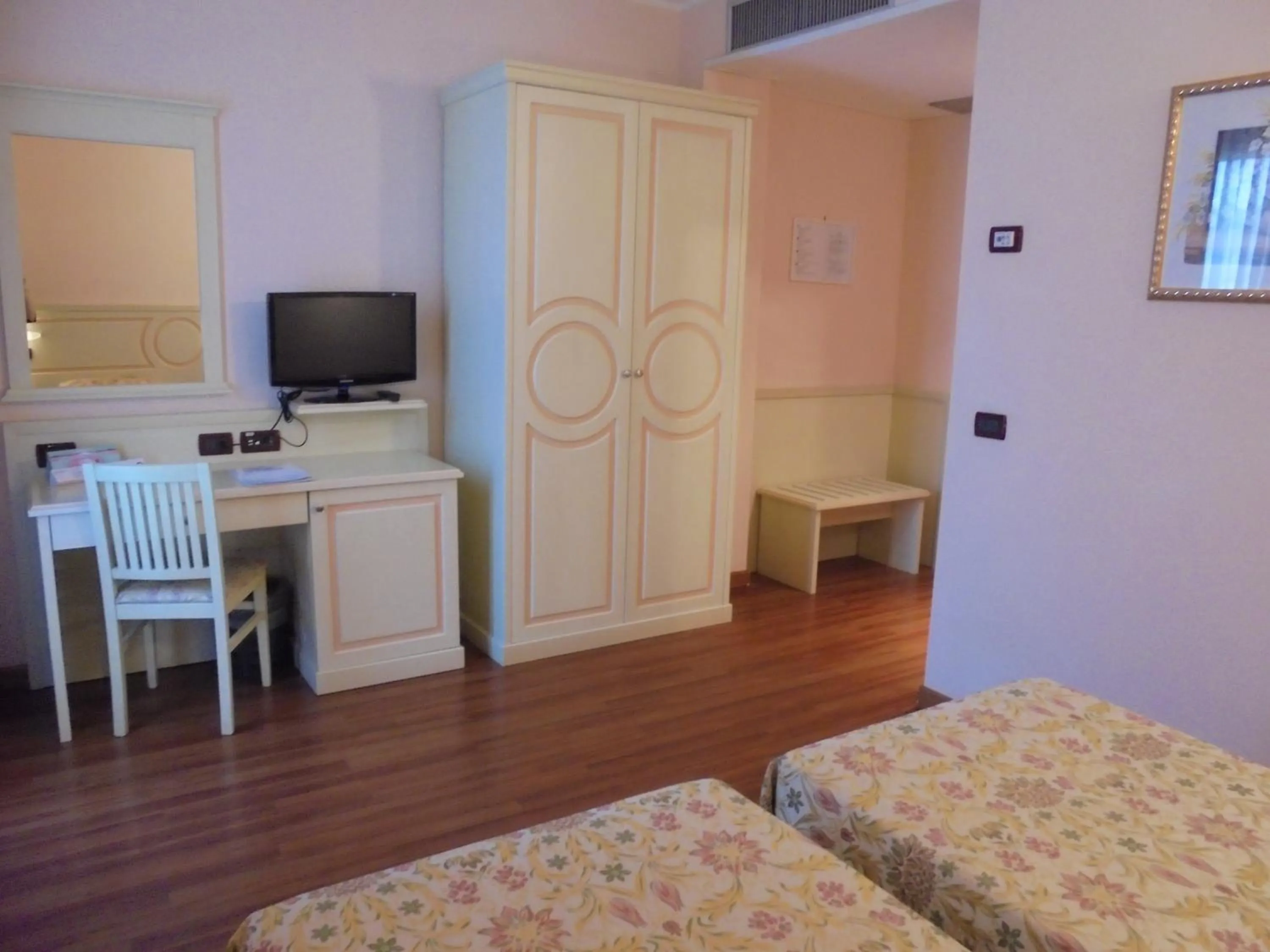 Photo of the whole room, Bed in Hotel Plazza