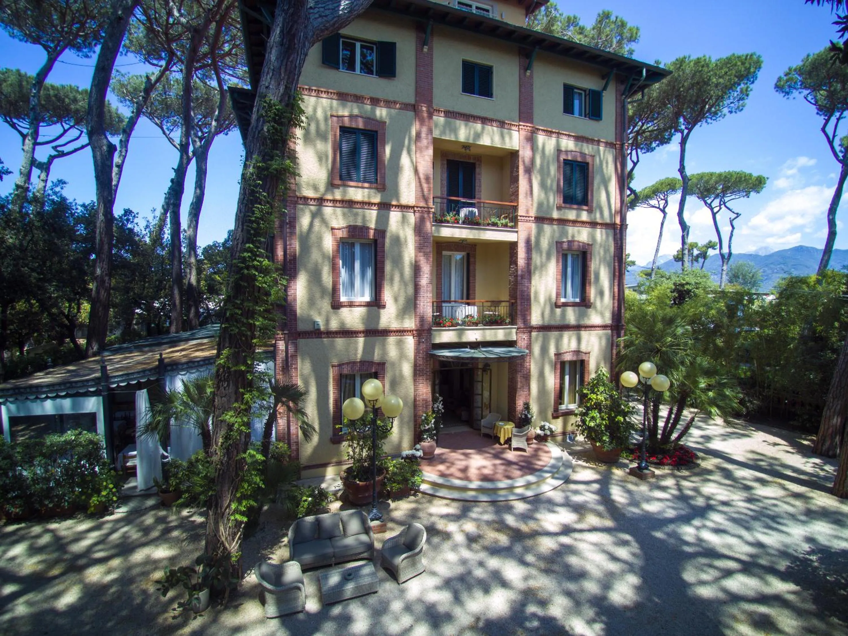 Property building in Hotel Villa Tiziana