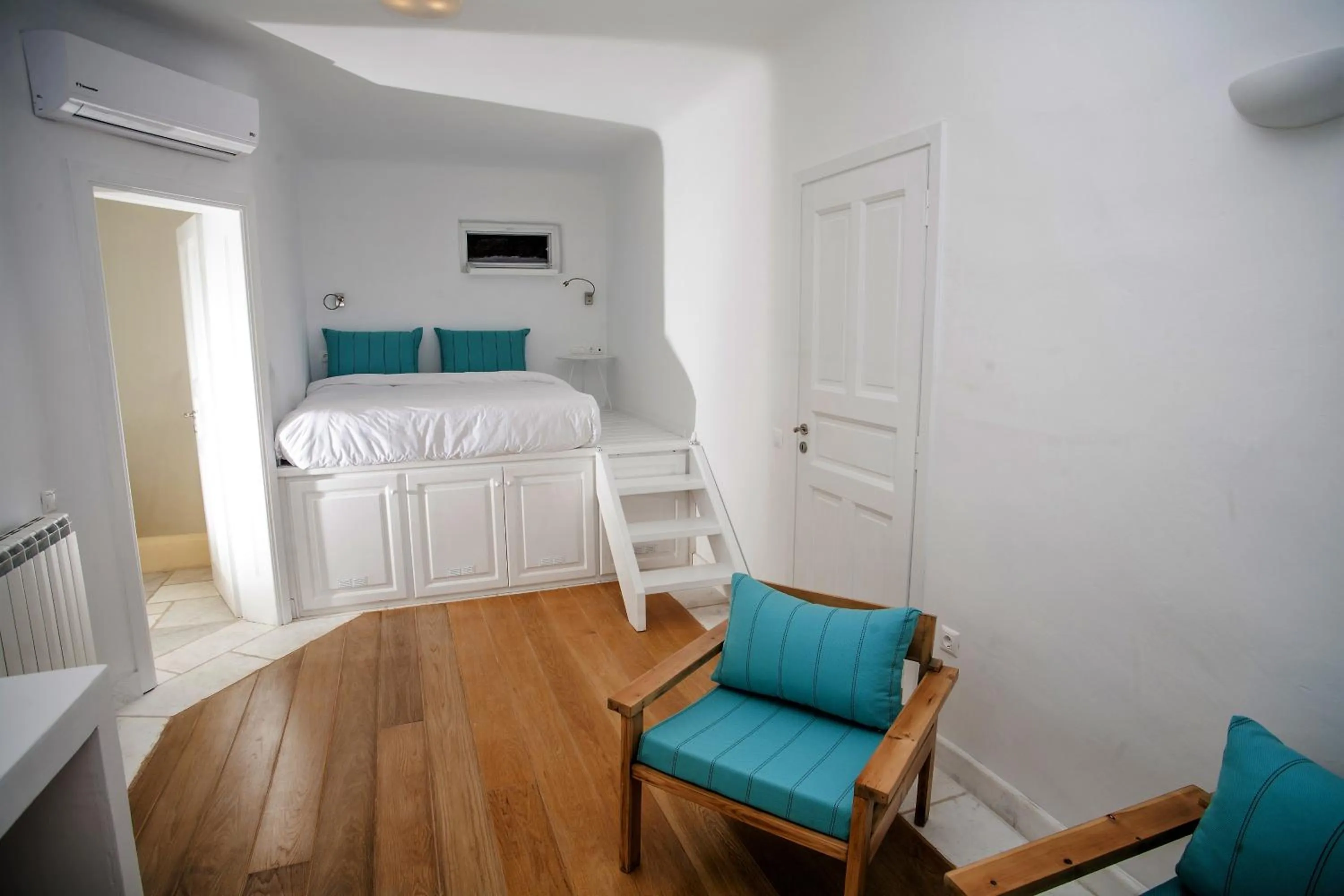 Bed in Mykonos Moussa