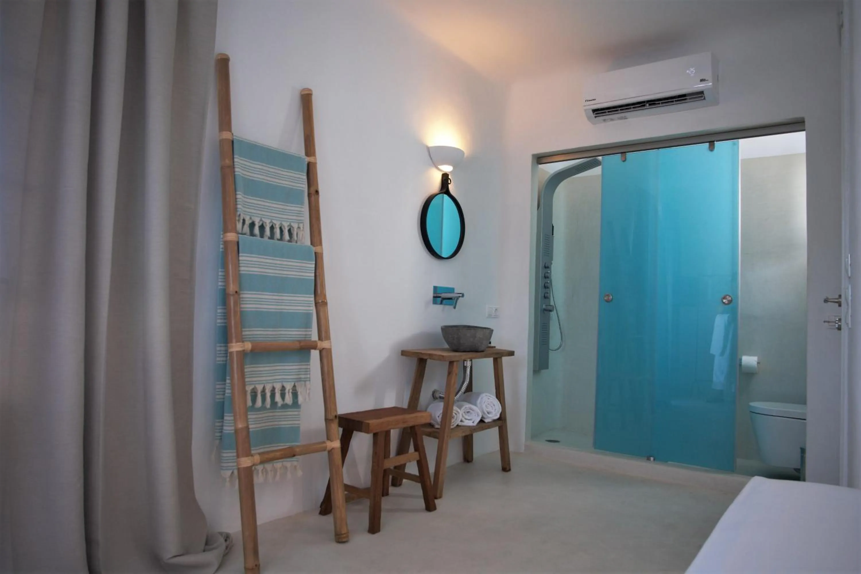 Bathroom, Bed in Mykonos Moussa