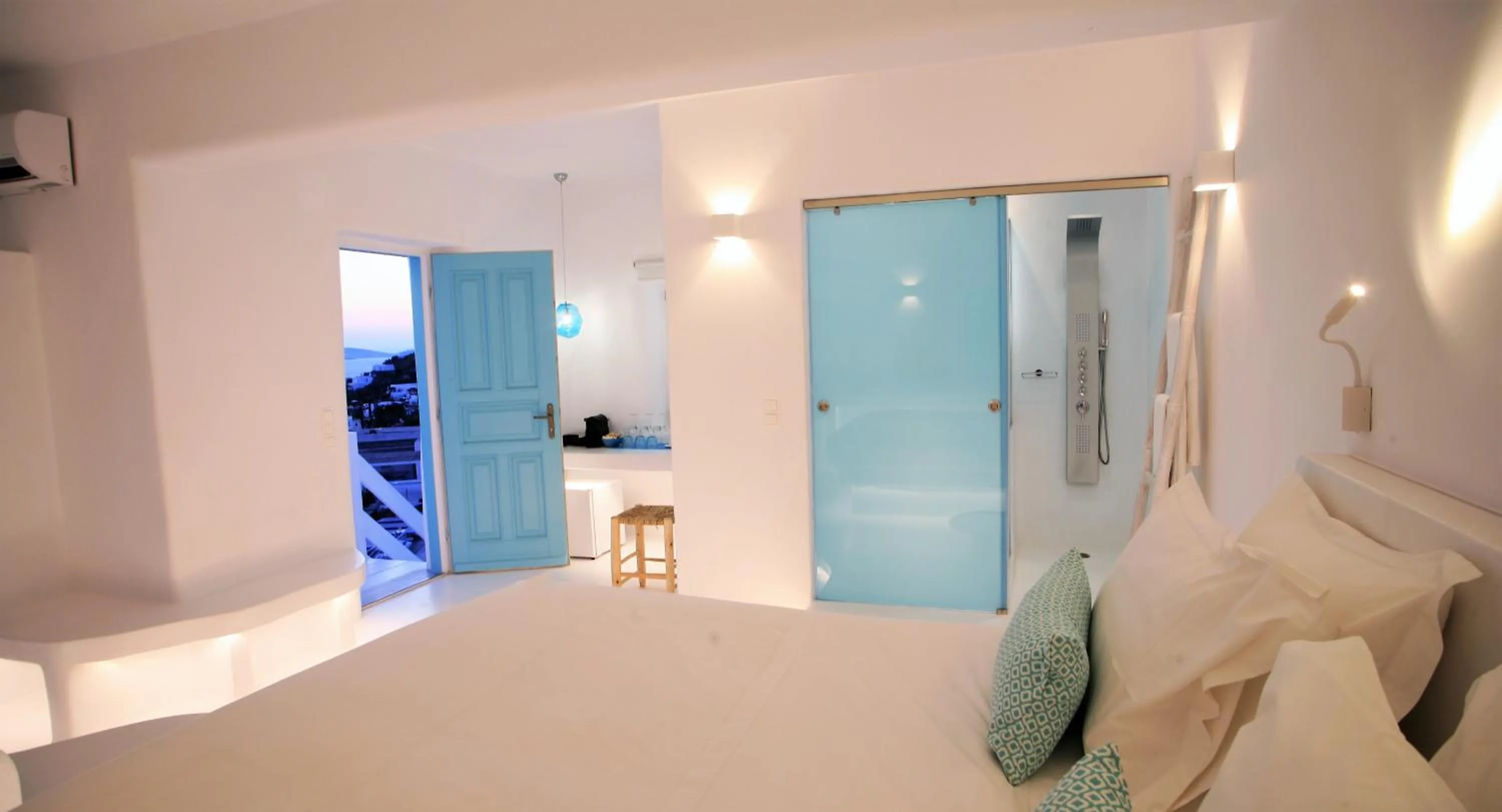 Bed in Mykonos Moussa