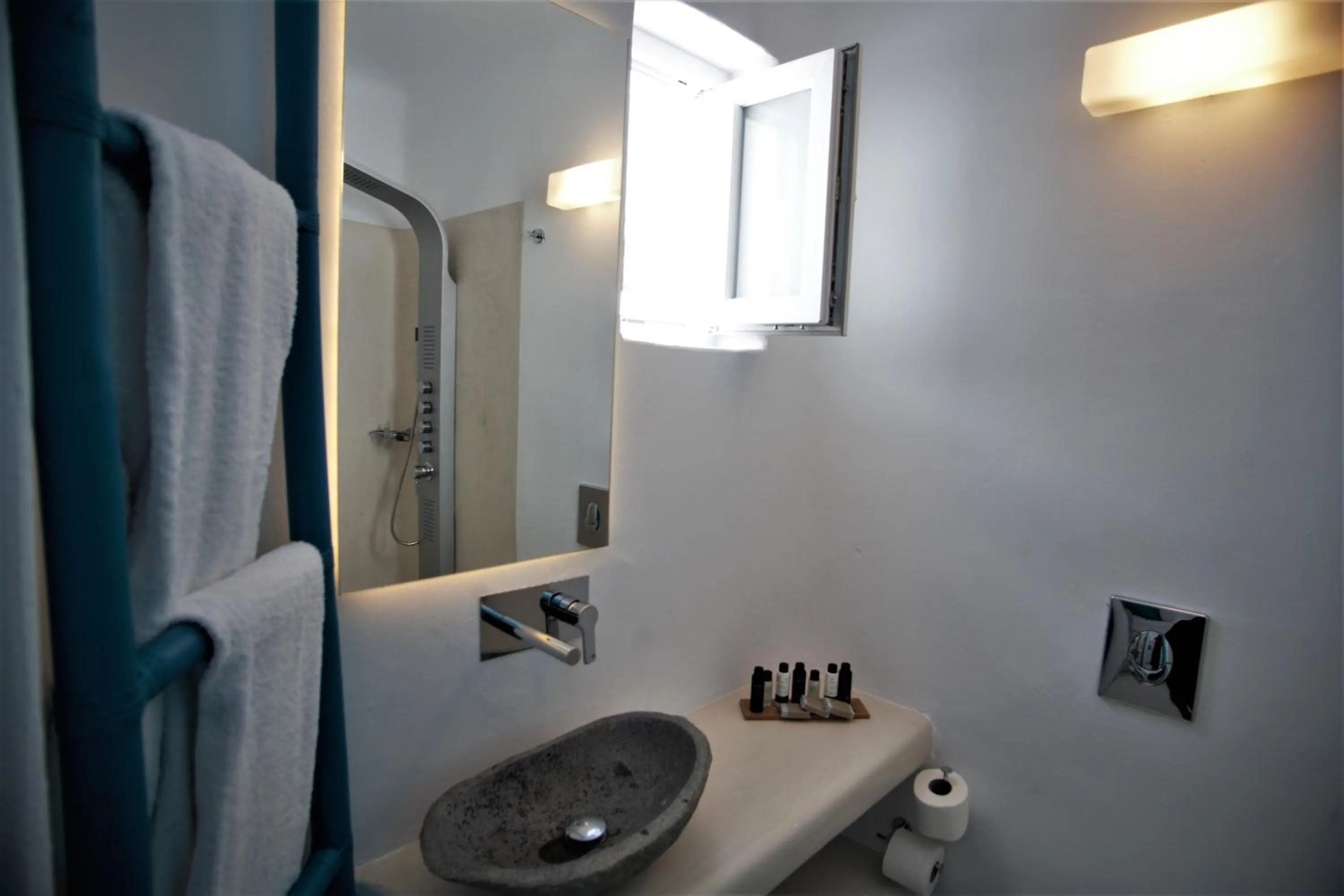 Bathroom in Mykonos Moussa