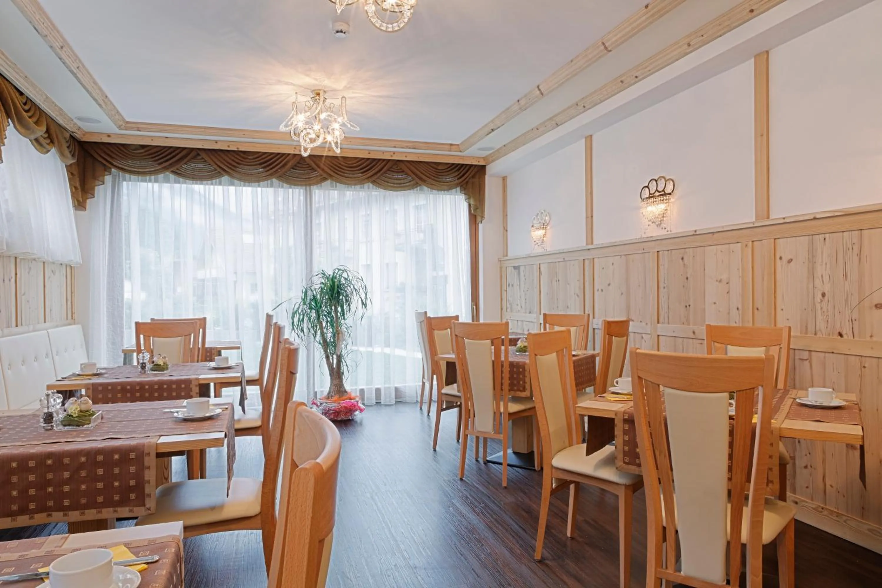Restaurant/places to eat in Hotel Leitner