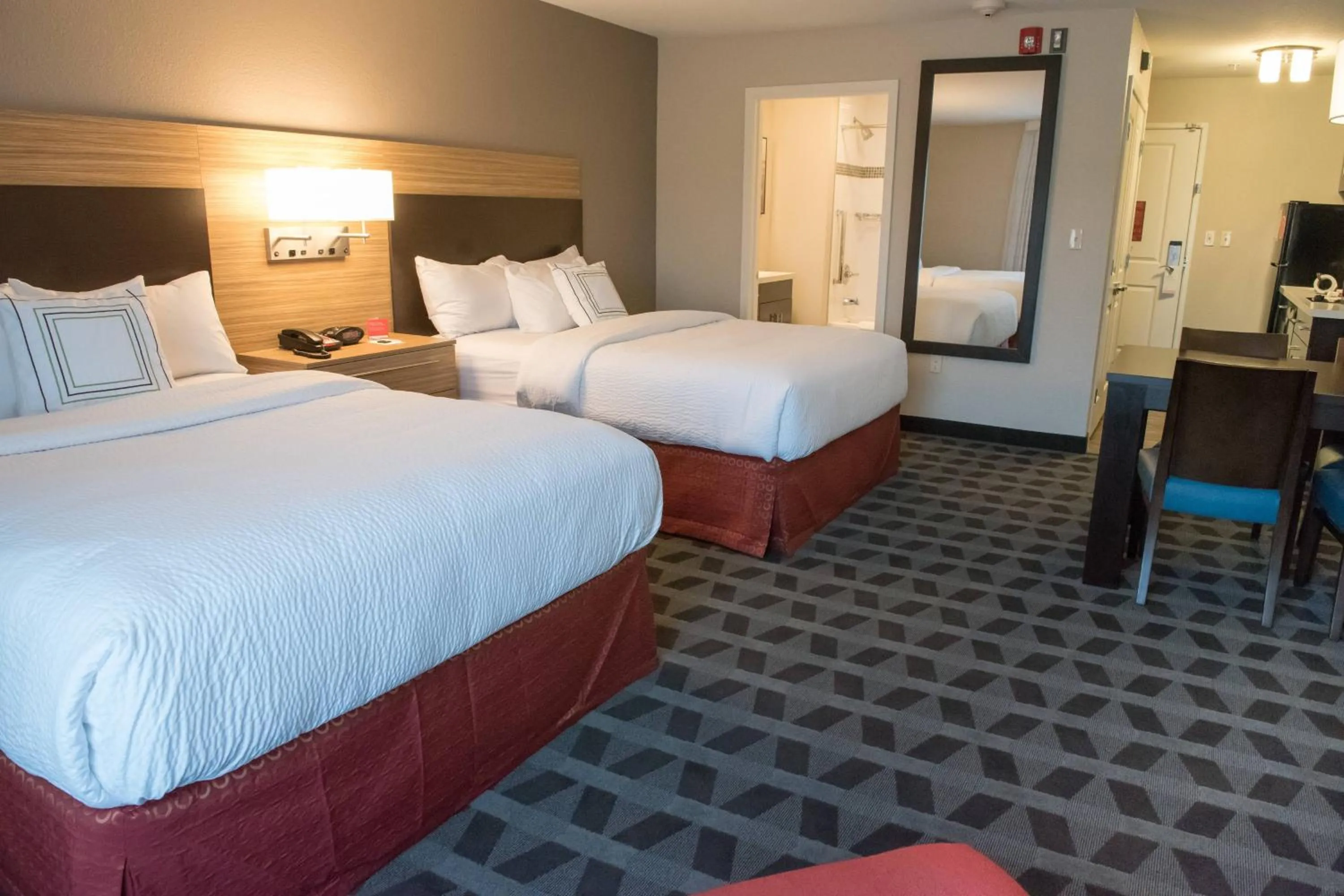 Photo of the whole room, Bed in TownePlace Suites by Marriott Battle Creek