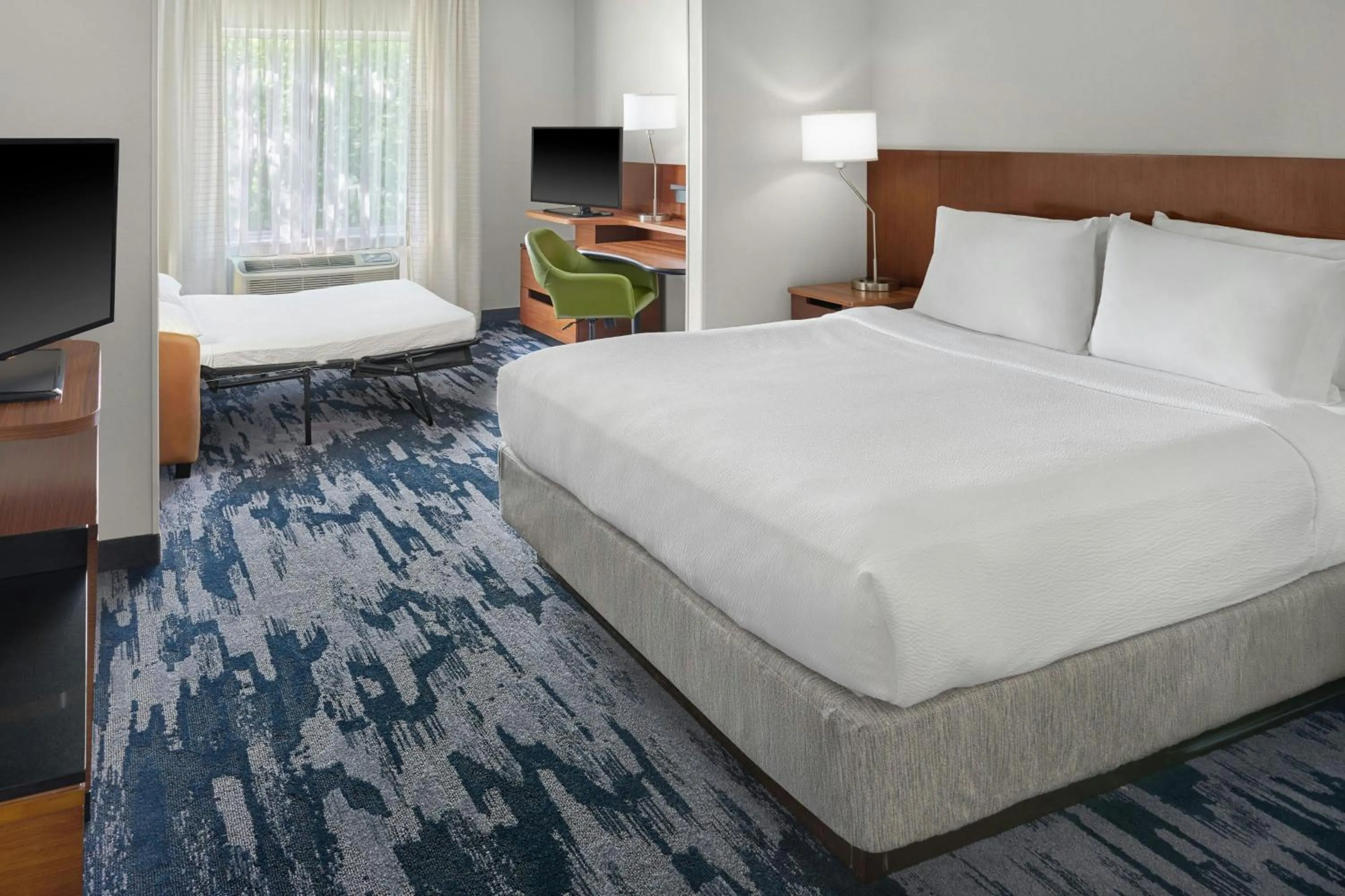 Photo of the whole room, Bed in Fairfield Inn & Suites by Marriott Charlotte Airport
