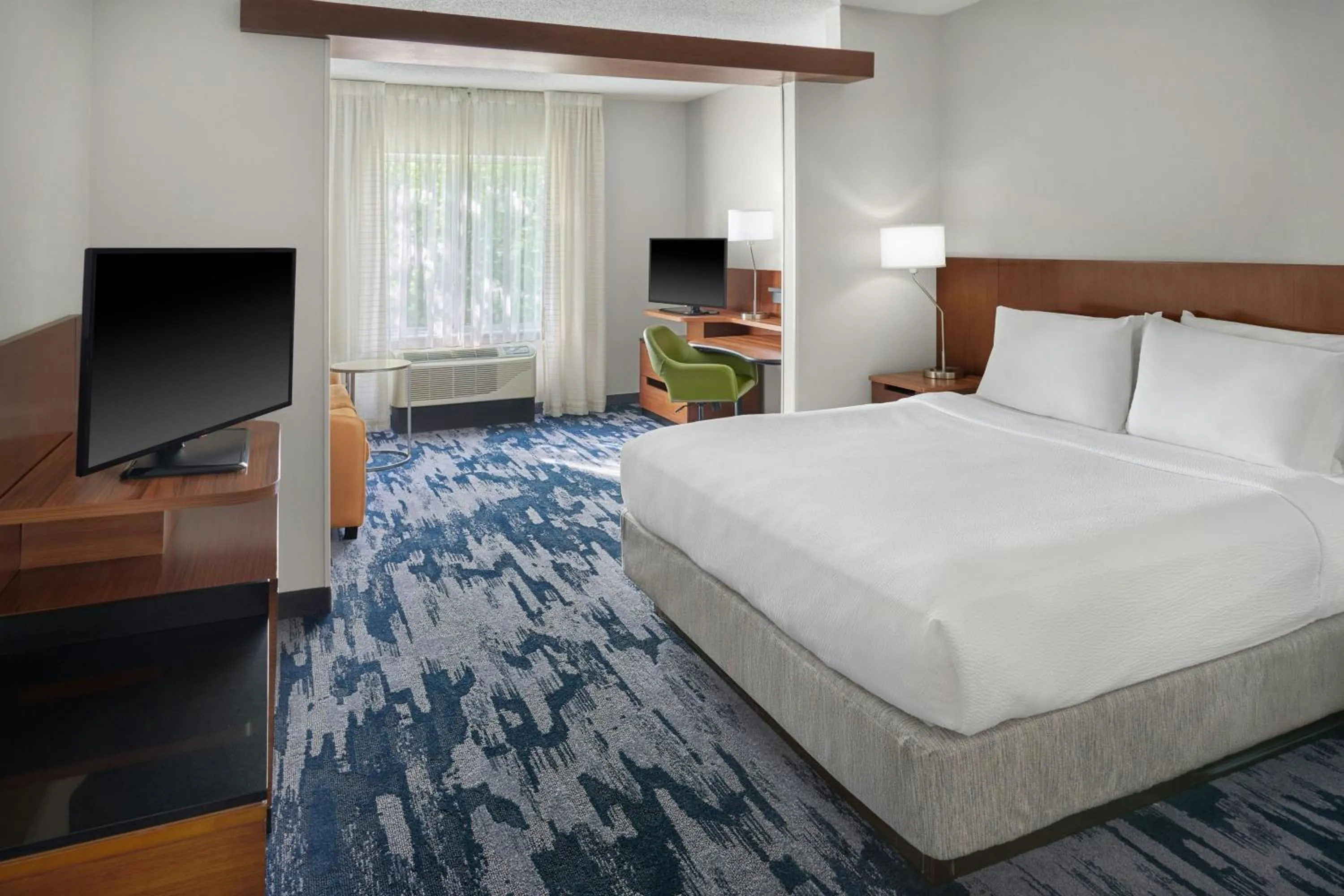 Photo of the whole room, Bed in Fairfield Inn & Suites by Marriott Charlotte Airport