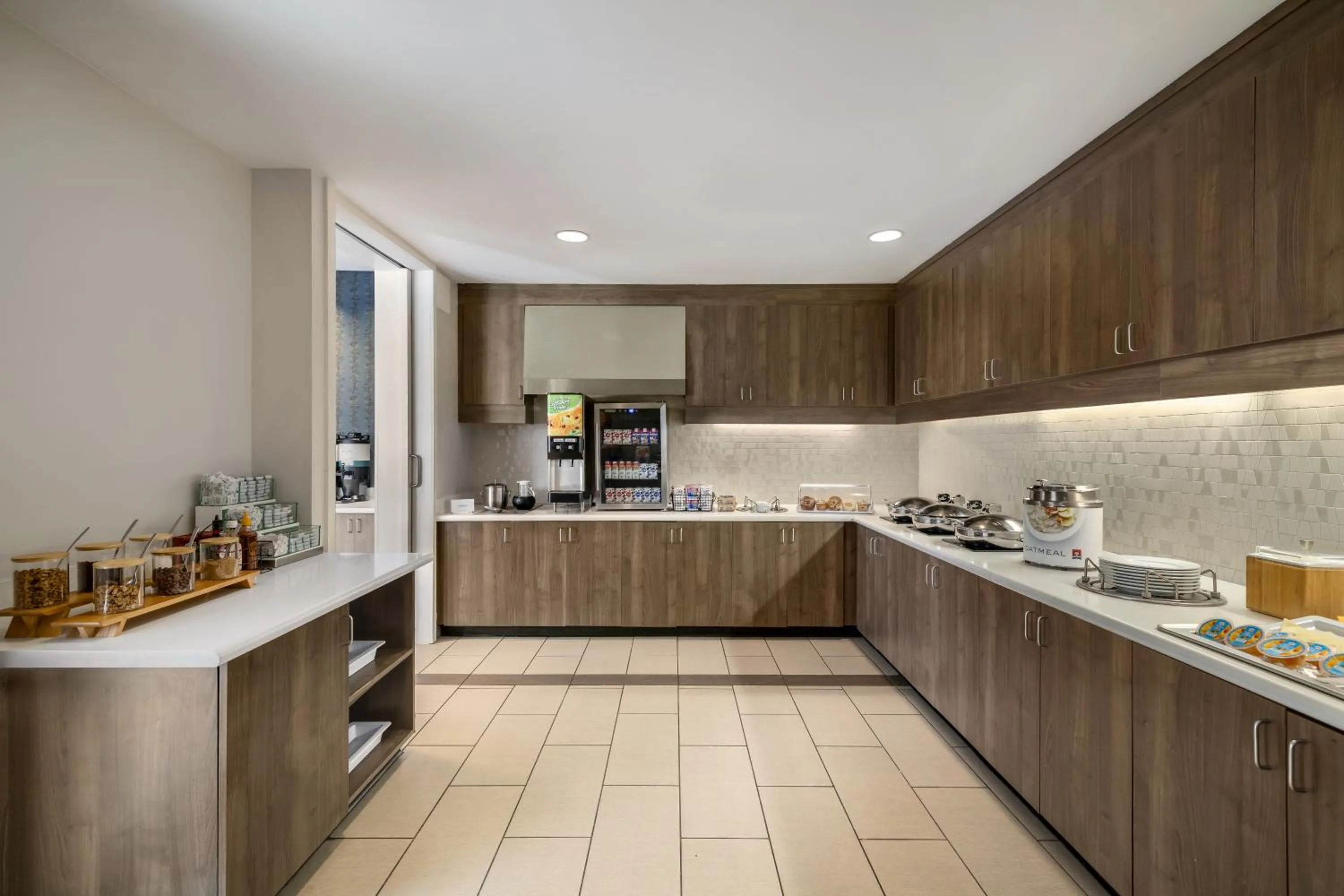 Buffet breakfast in Residence Inn by Marriott Jackson The District at Eastover