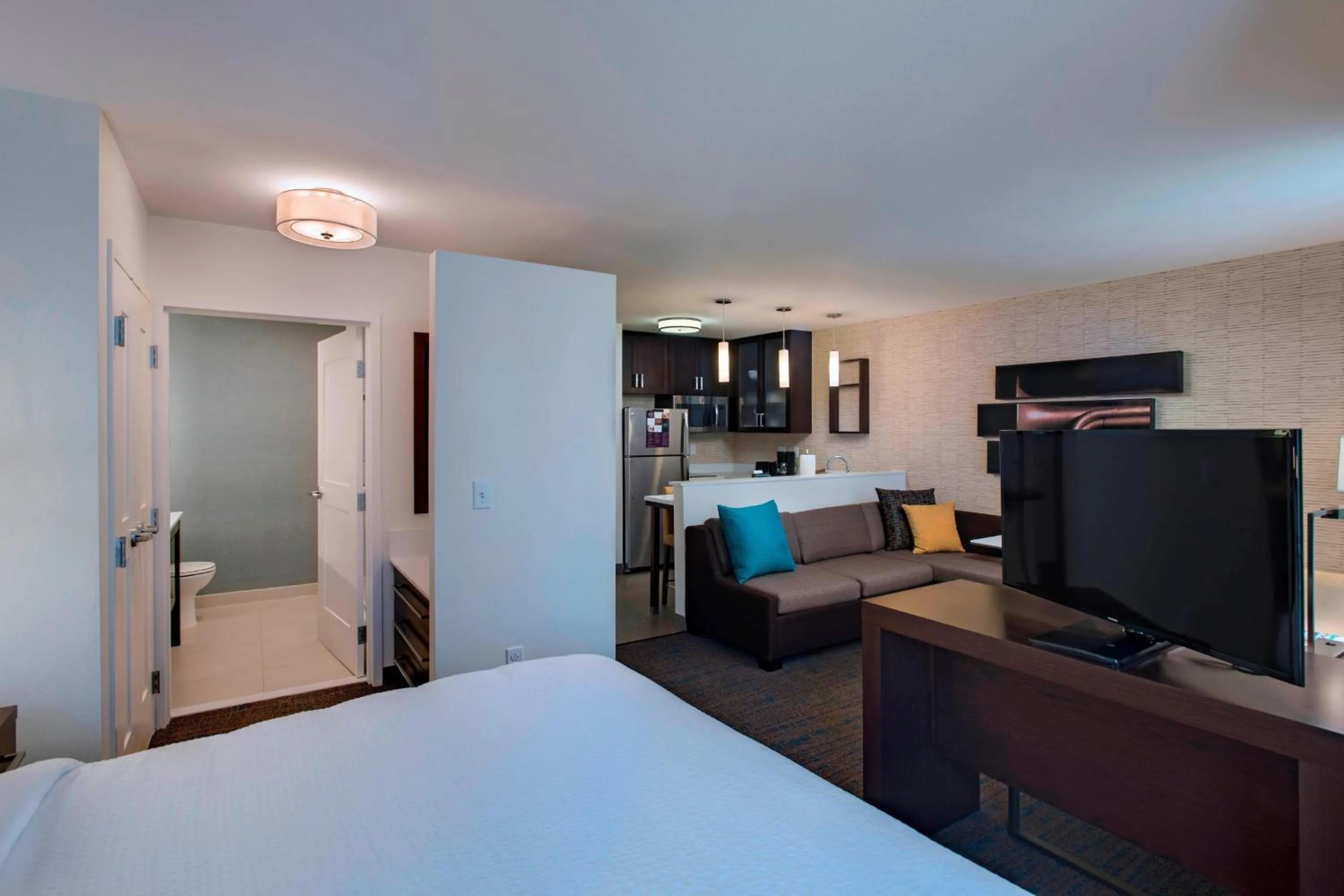Photo of the whole room, Bed in Residence Inn by Marriott Jackson The District at Eastover