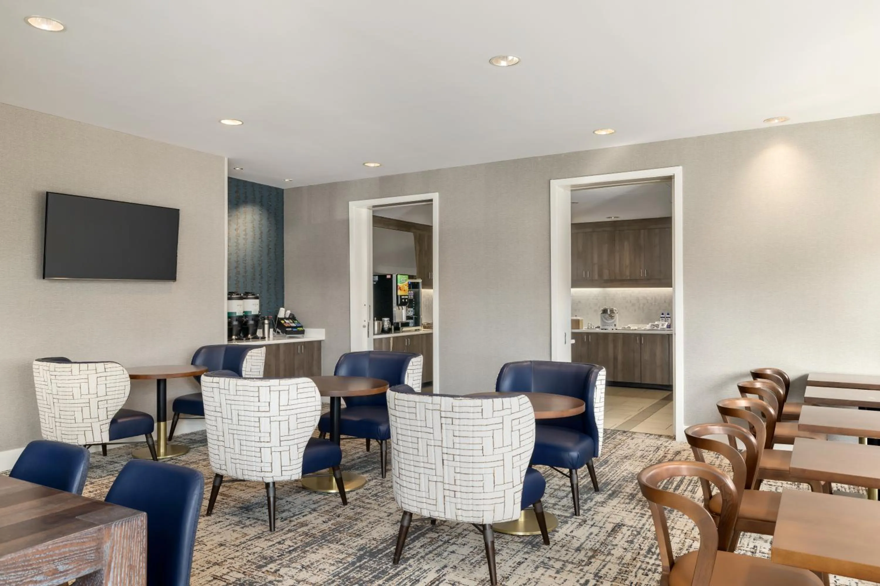 Dining area in Residence Inn by Marriott Jackson The District at Eastover