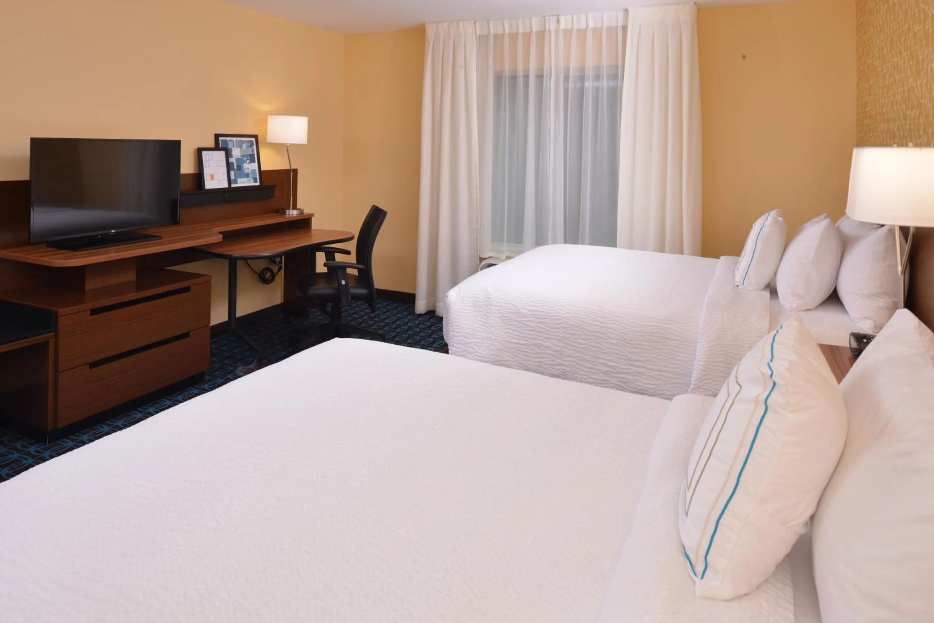 Bedroom, Bed in Fairfield Inn & Suites by Marriott Fremont