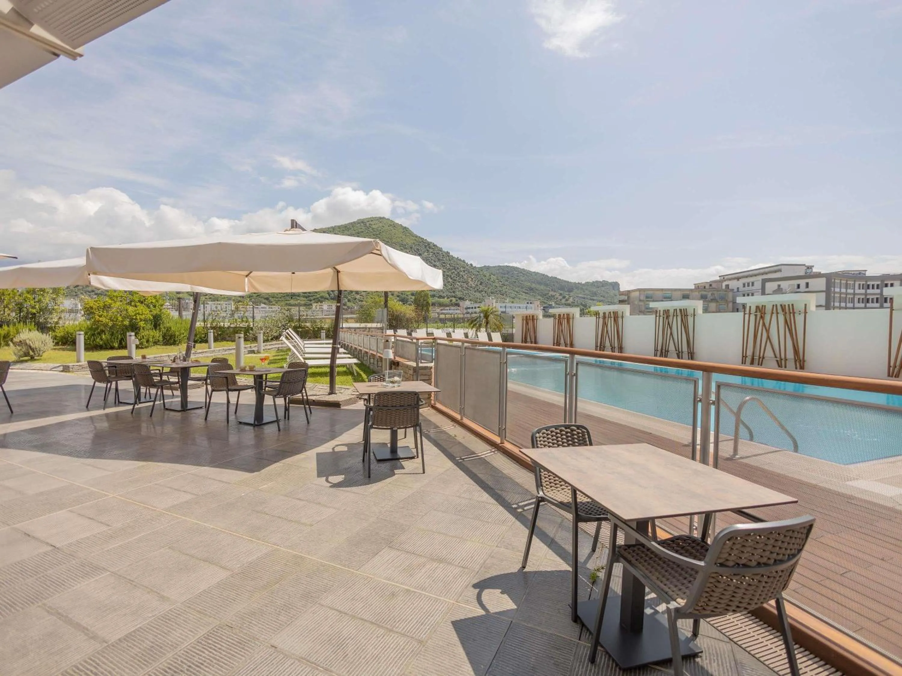 Restaurant/places to eat in Novotel Salerno Est Arechi