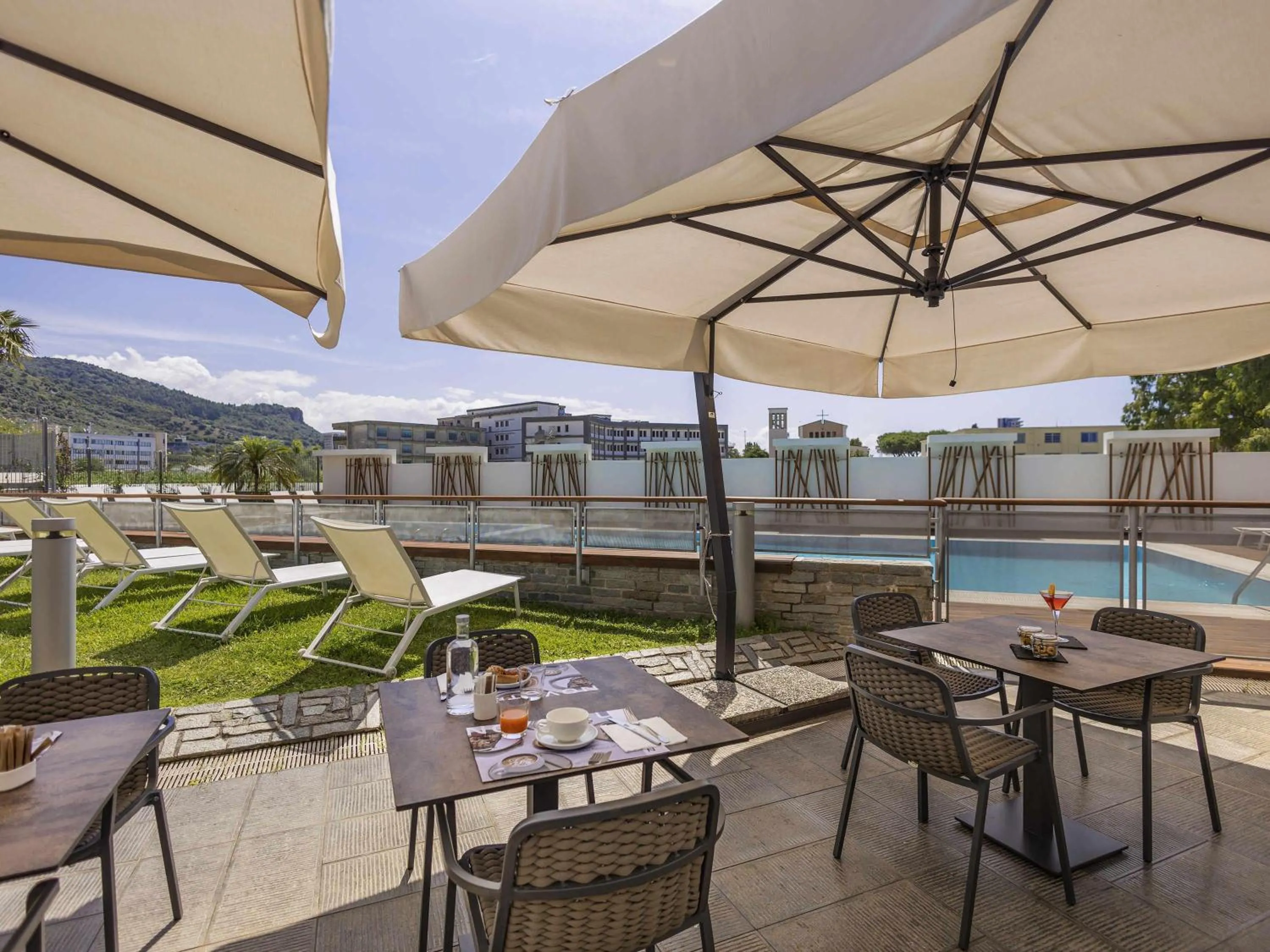 Restaurant/places to eat in Novotel Salerno Est Arechi
