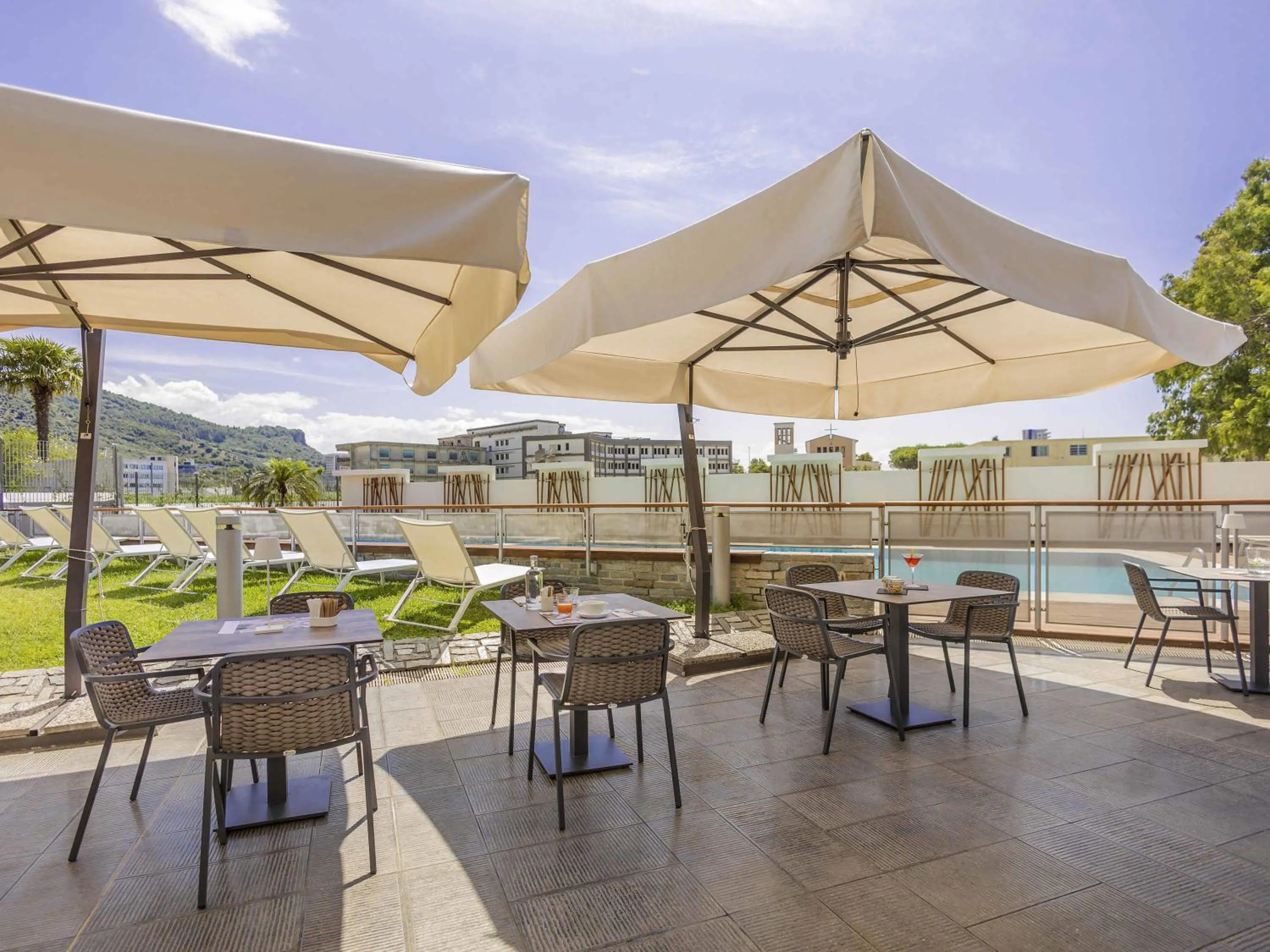 Restaurant/places to eat in Novotel Salerno Est Arechi