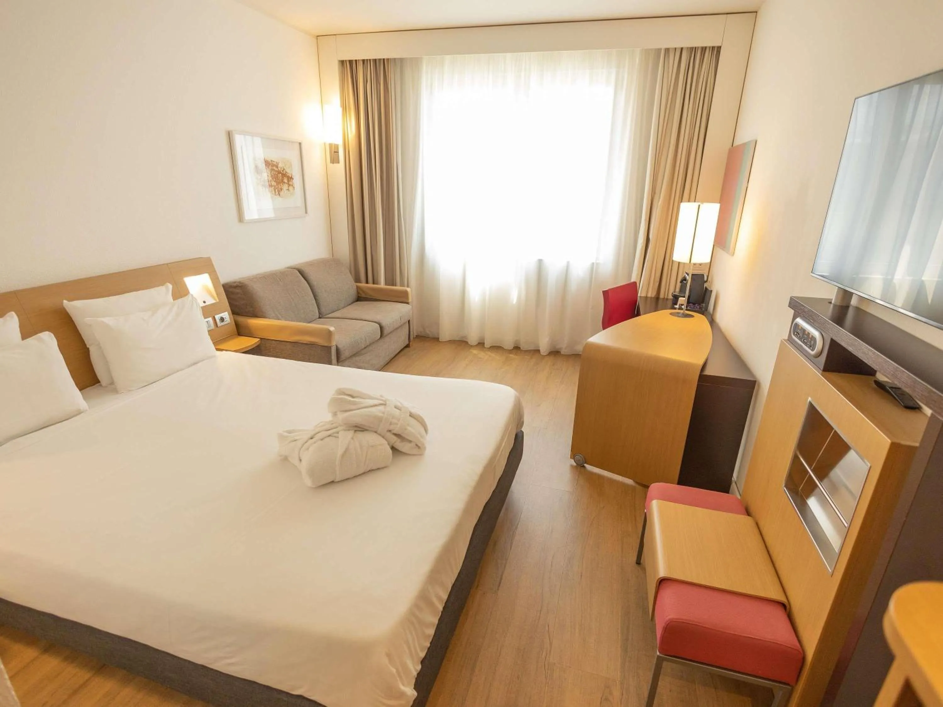 Bedroom, Bed in Novotel Salerno Est Arechi