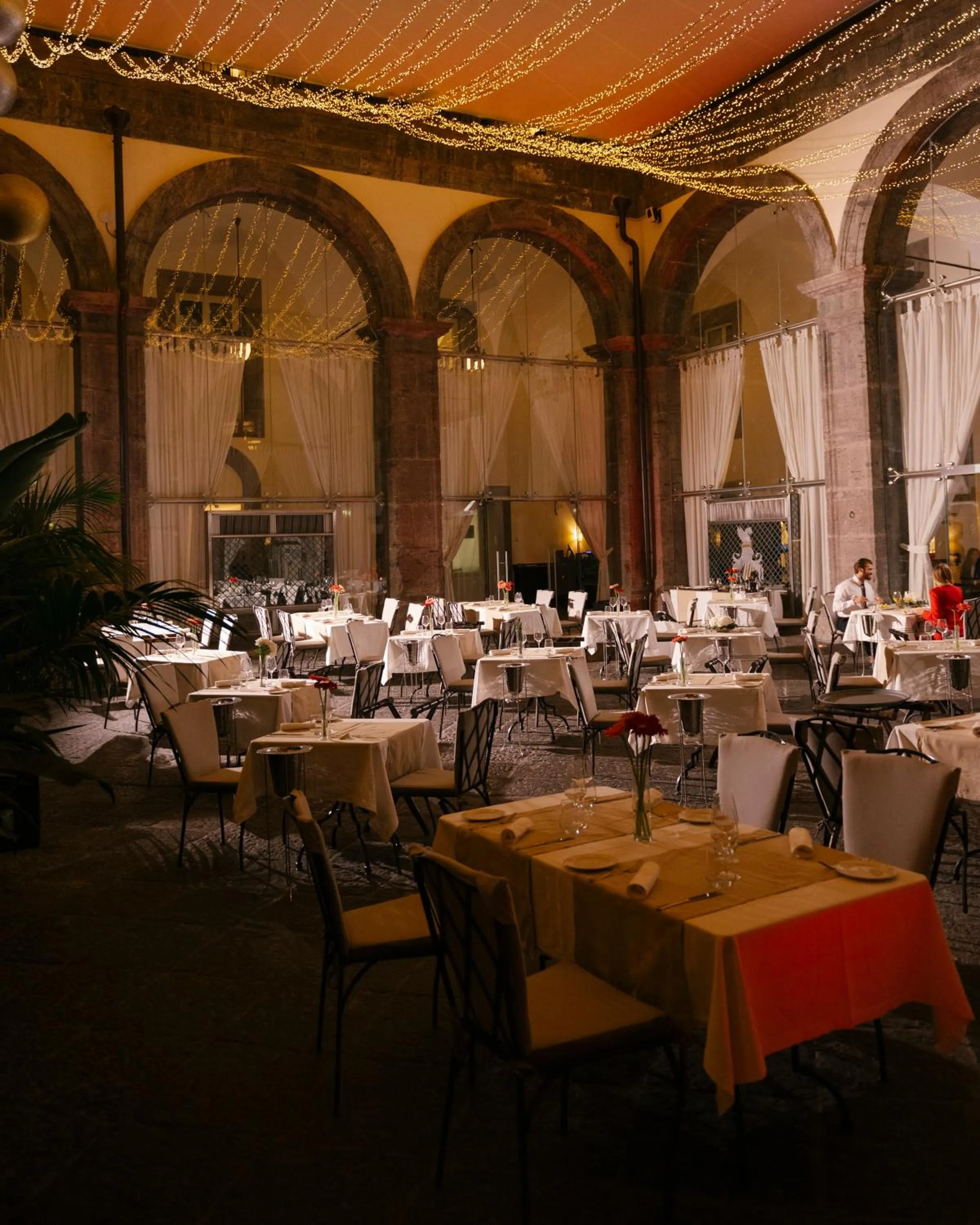 Restaurant/places to eat in Palazzo Caracciolo Naples
