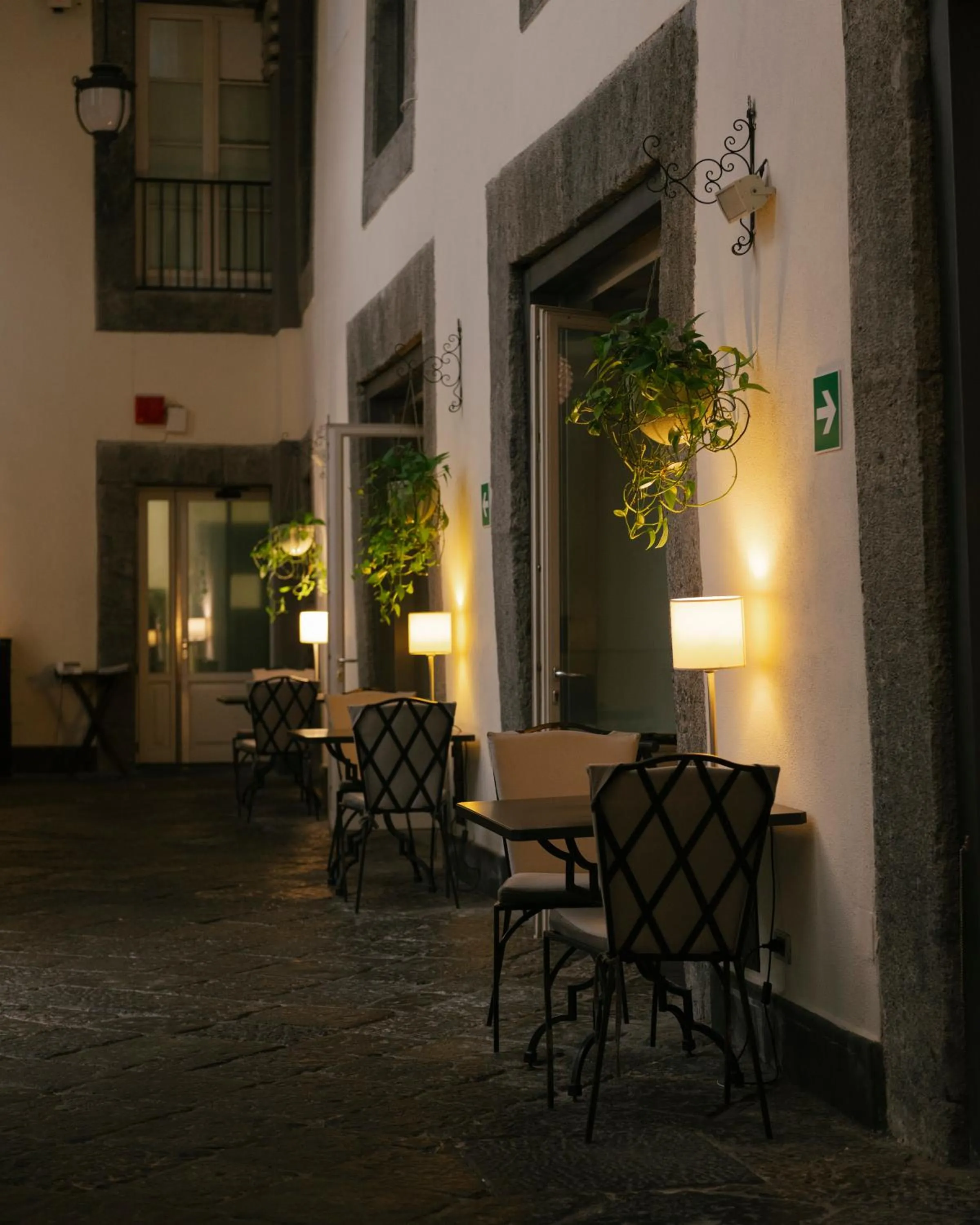 Restaurant/places to eat in Palazzo Caracciolo Naples