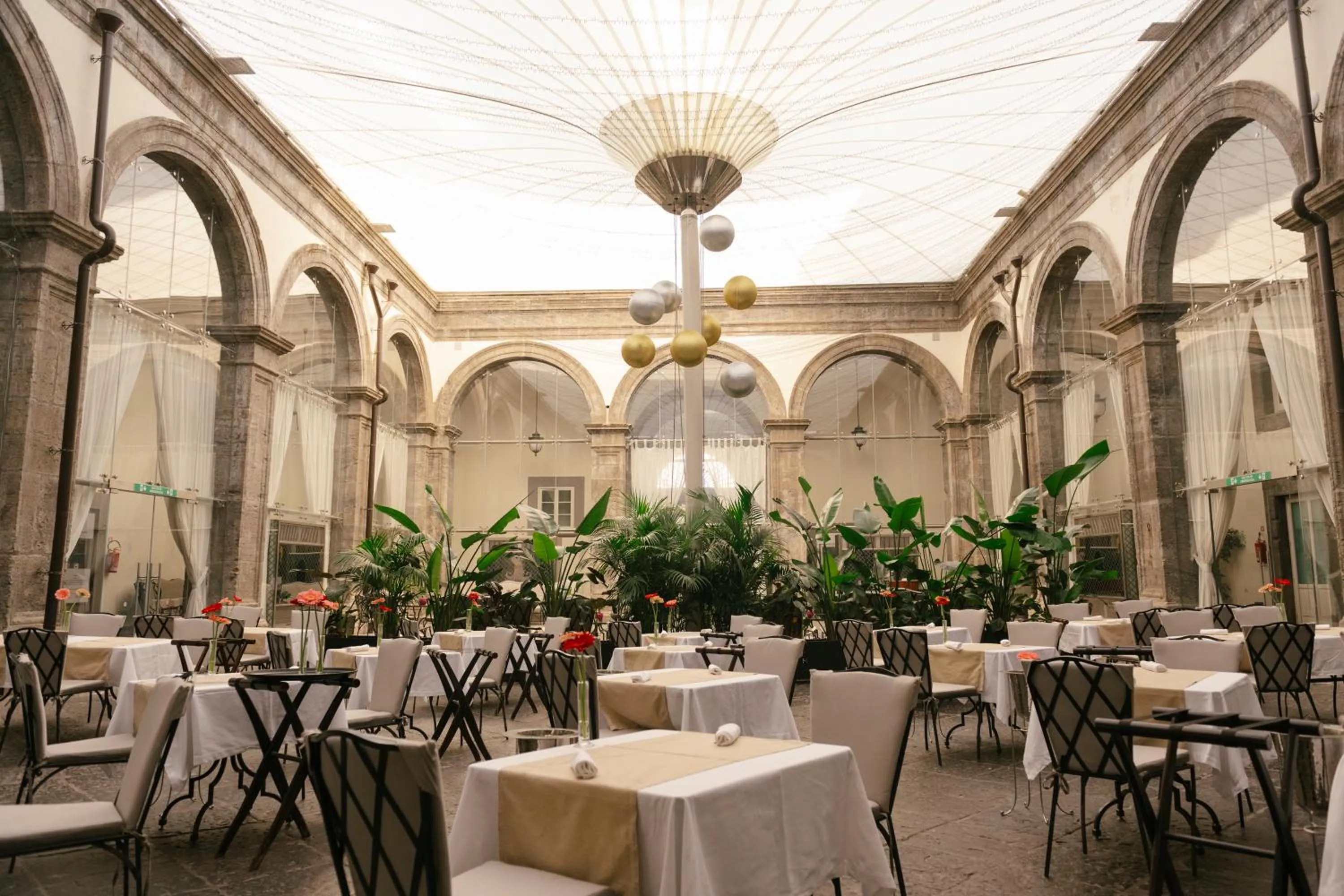 Restaurant/places to eat in Palazzo Caracciolo Naples