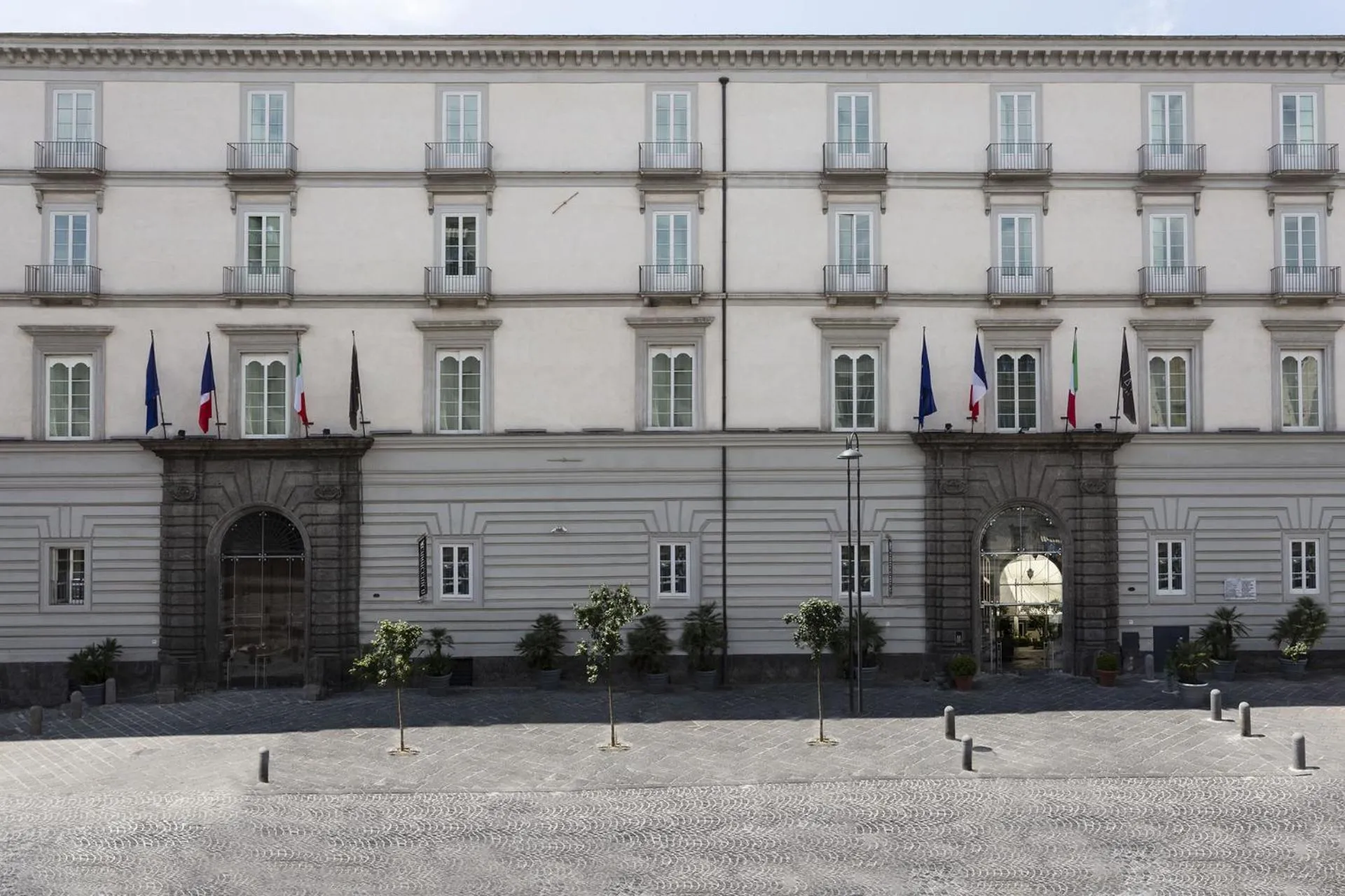 Property building in Palazzo Caracciolo Naples