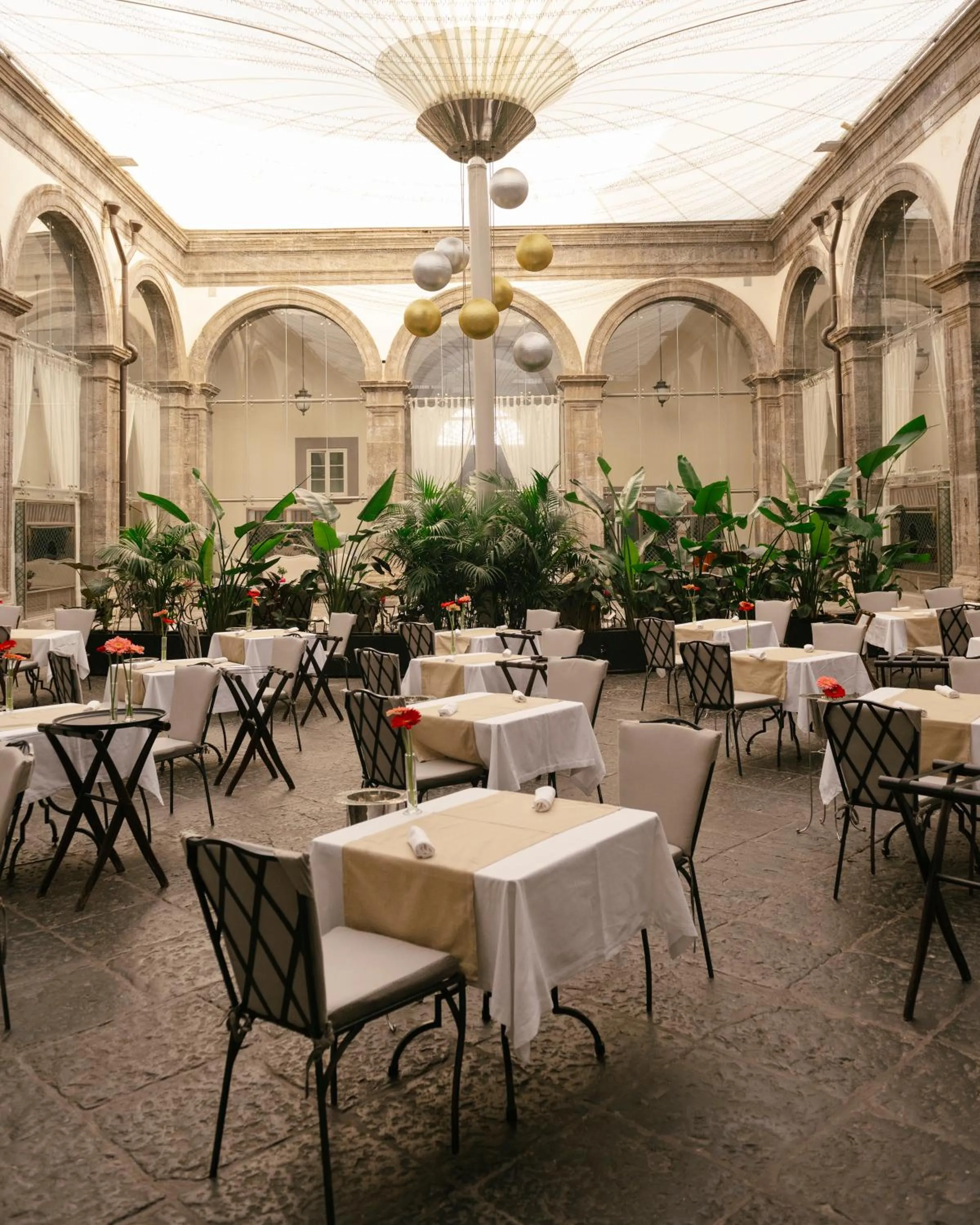 Restaurant/places to eat in Palazzo Caracciolo Naples