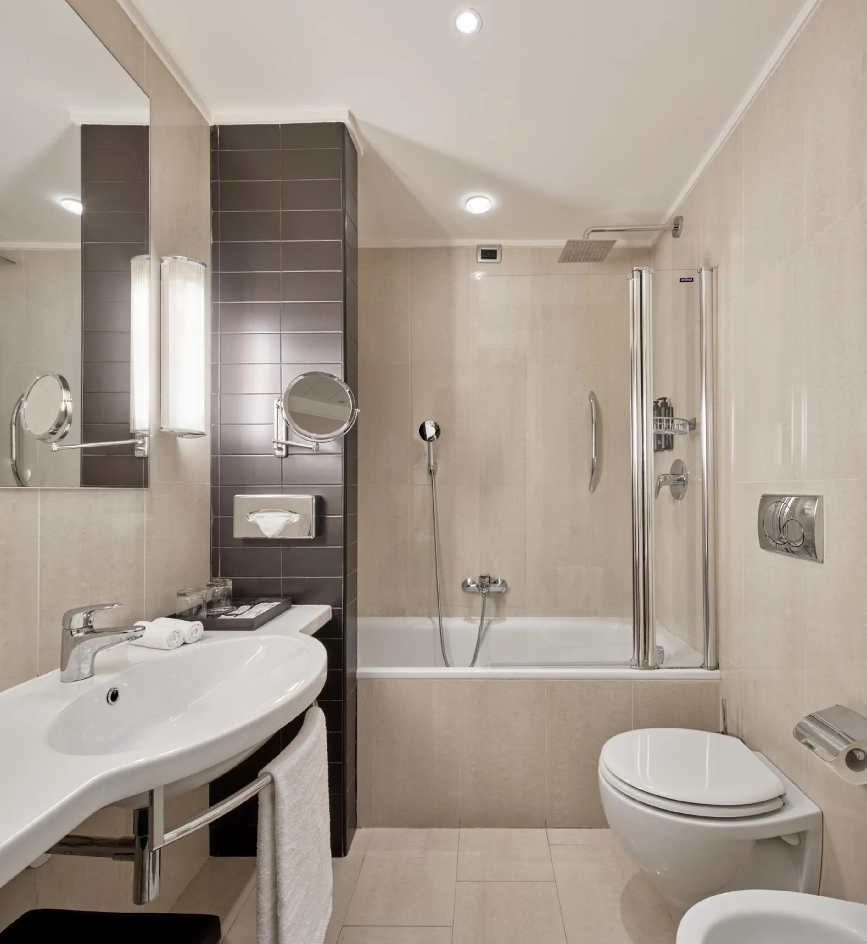 Toilet in Palazzo Caracciolo Naples