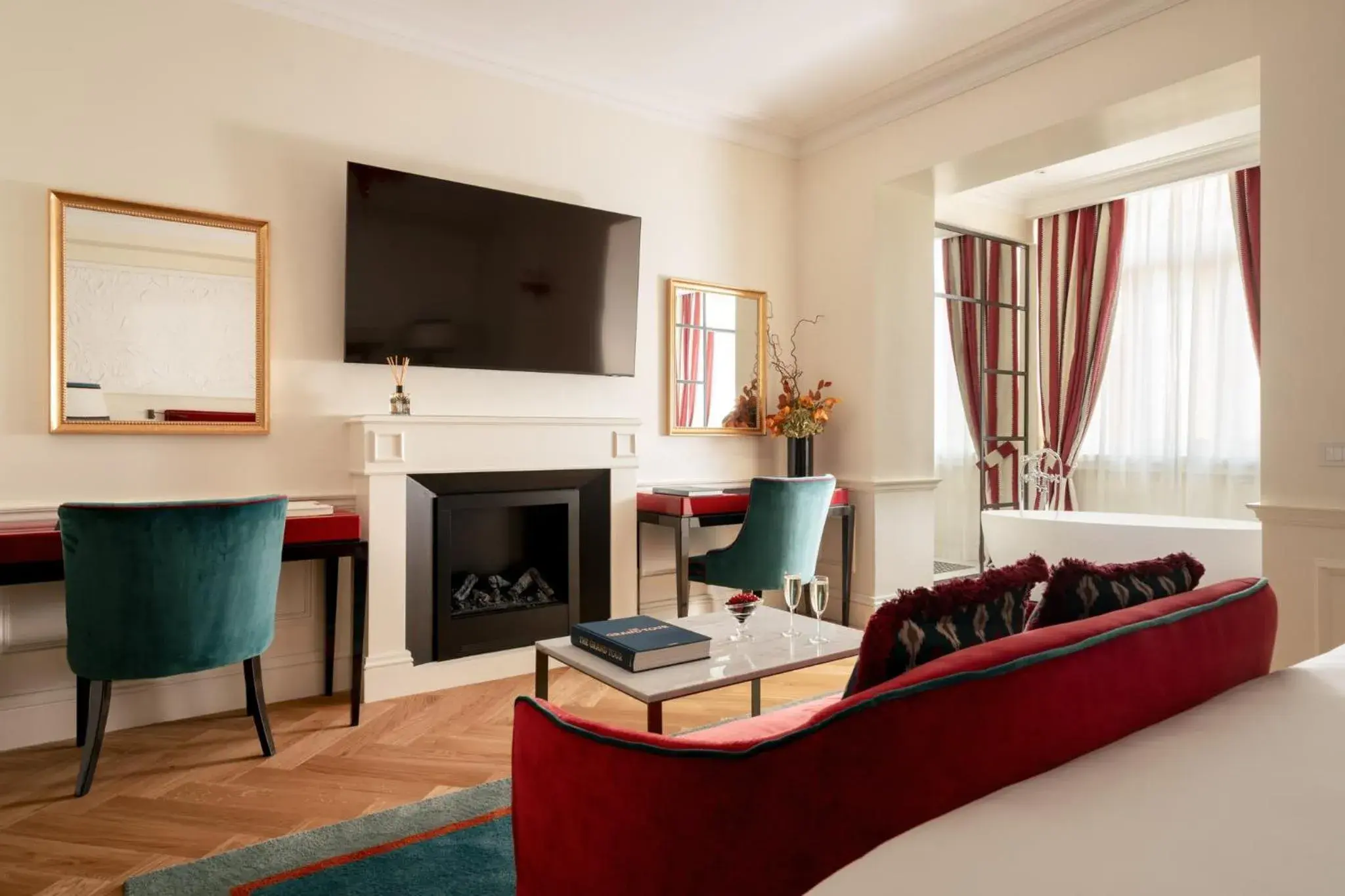 Romantic Junior Suite in Palazzo Ripetta Romantic Junior Suite in Palazzo Ripetta