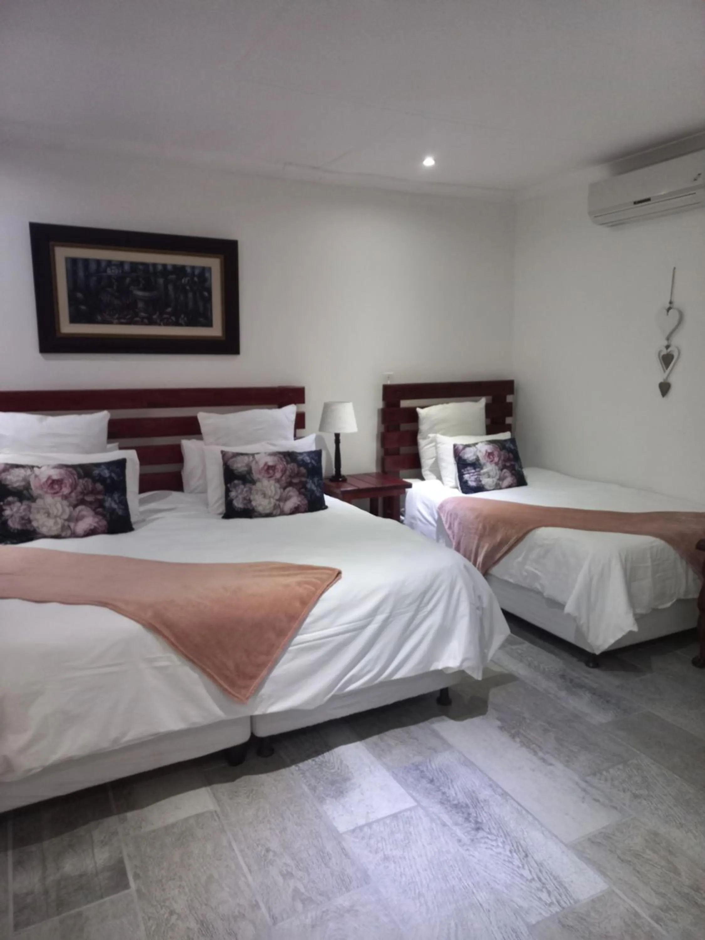 Bedroom, Bed in J'Cups Guest House