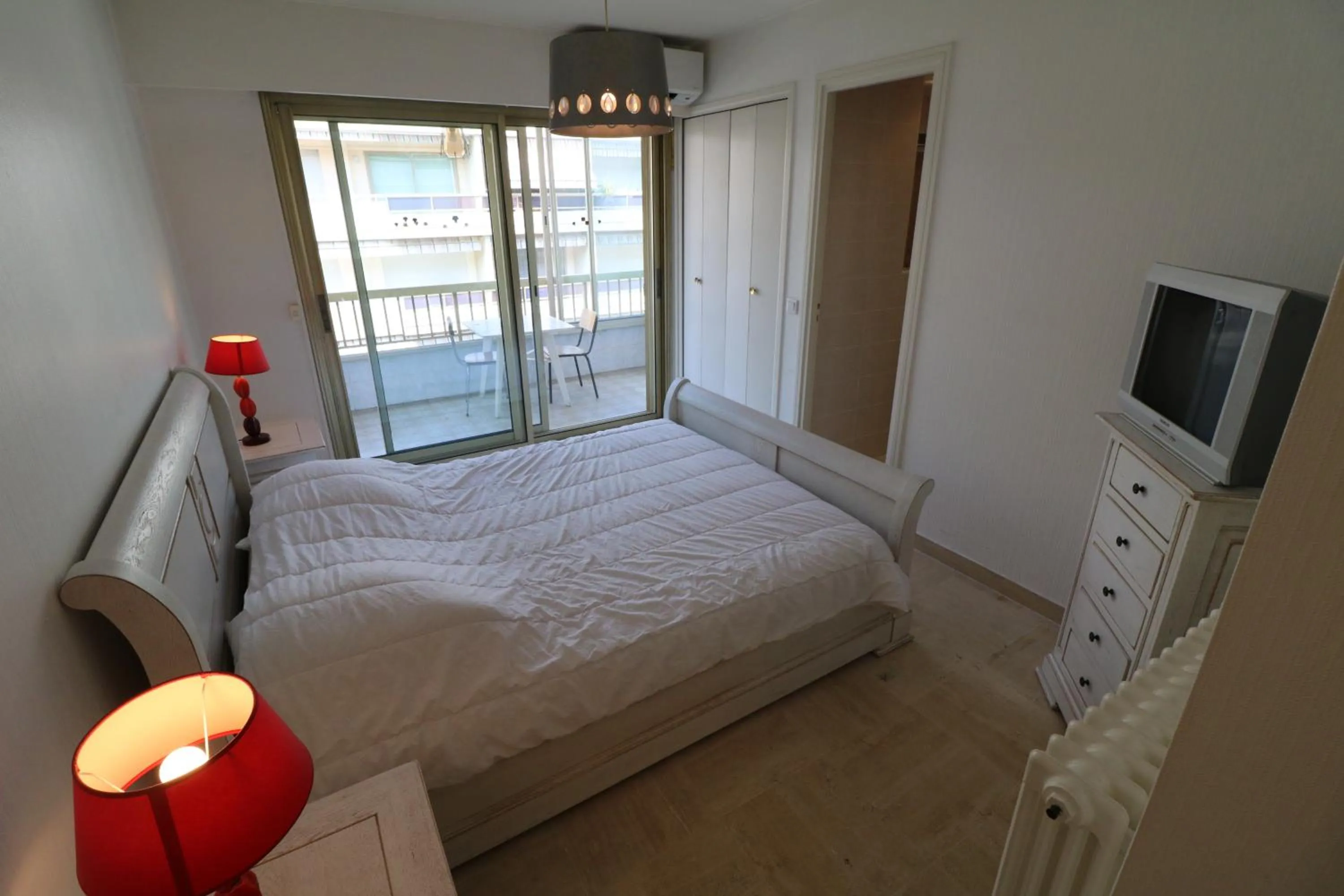 Bed in 2 bedroom & studio Palais Royal 2 mins from Croisette and Carlton