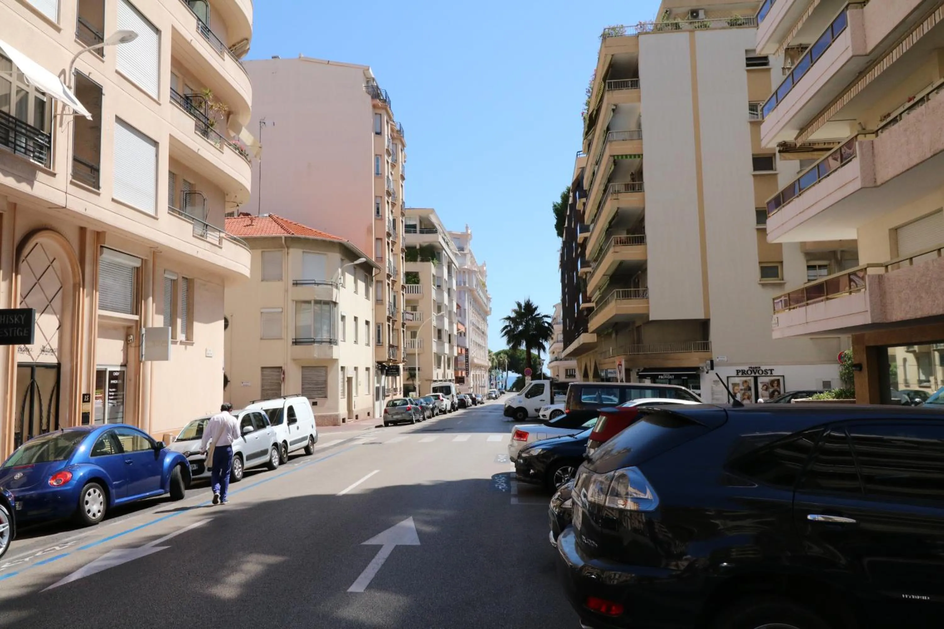 City view in 2 bedroom & studio Palais Royal 2 mins from Croisette and Carlton
