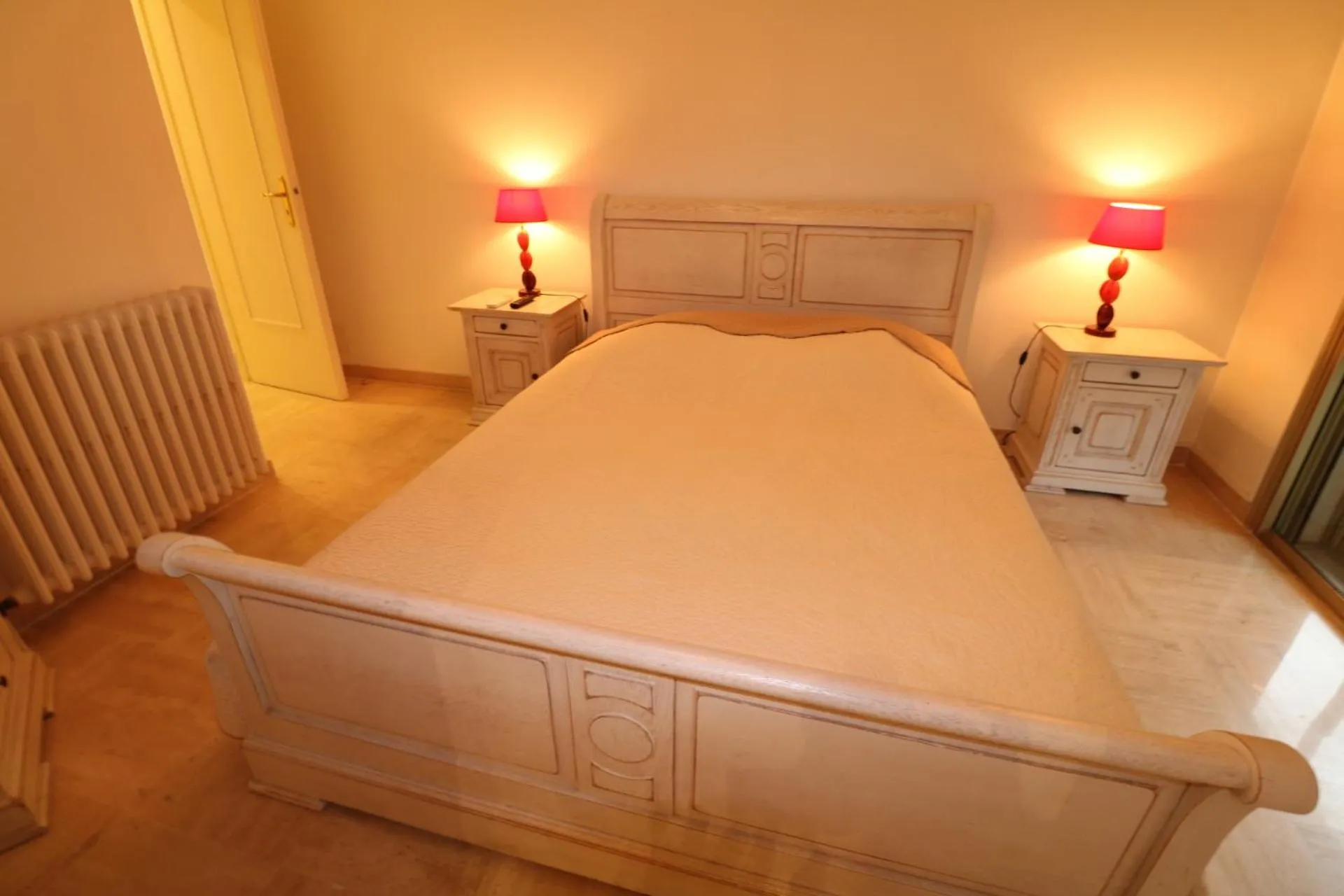 Bed in 2 bedroom & studio Palais Royal 2 mins from Croisette and Carlton