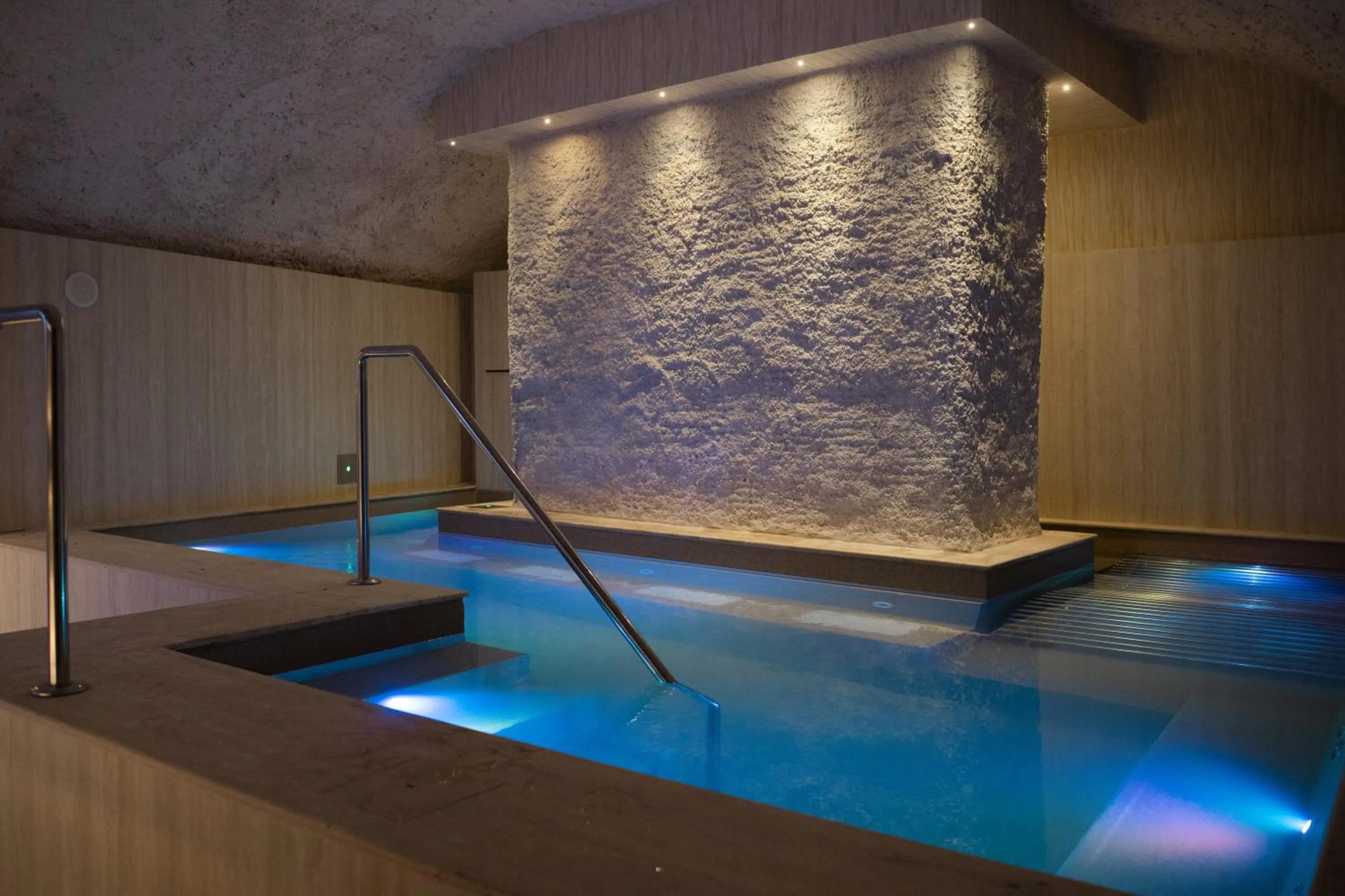 Hot Tub in Emme Palace Hotel & Spa