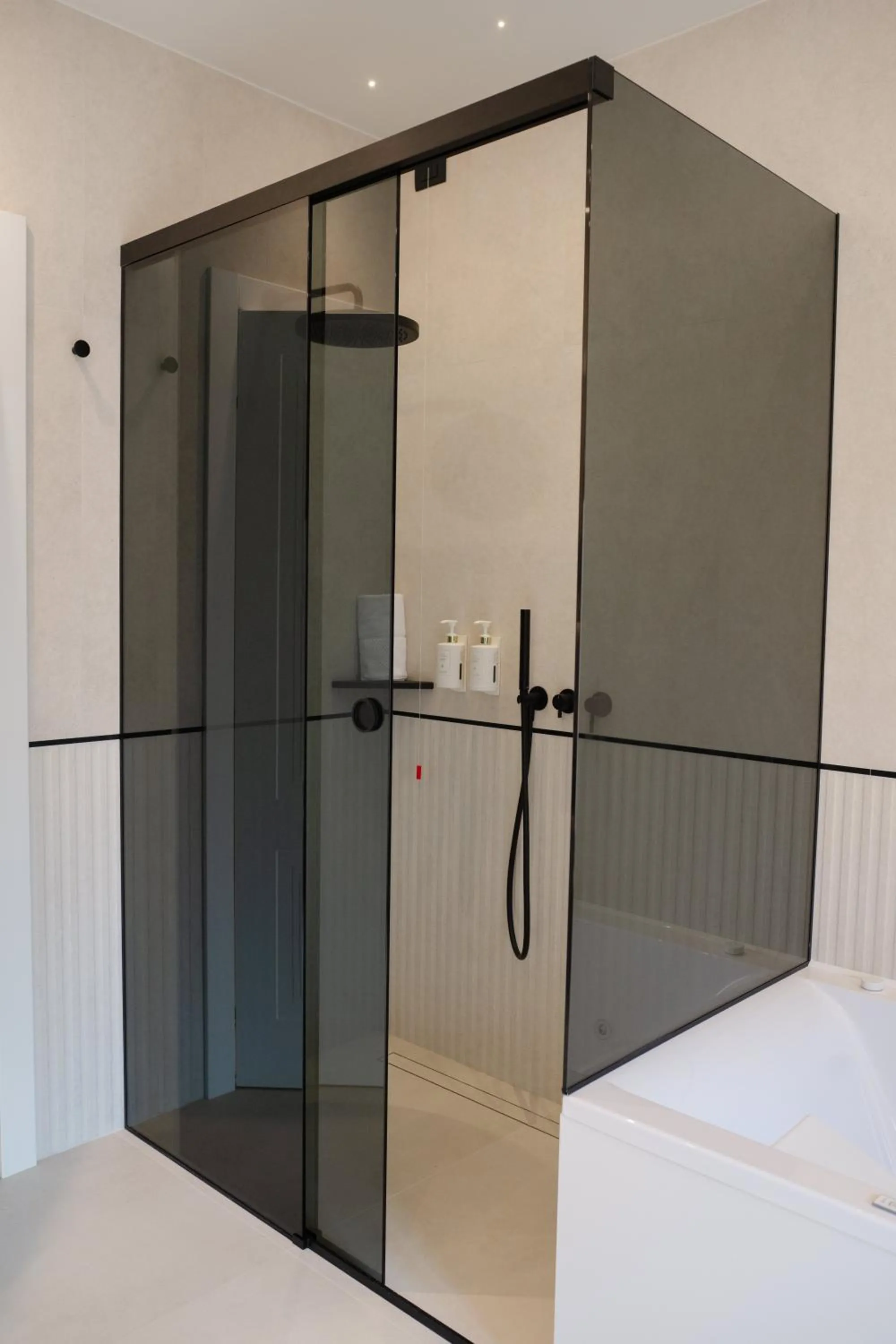 Shower, Bed in Emme Palace Hotel & Spa