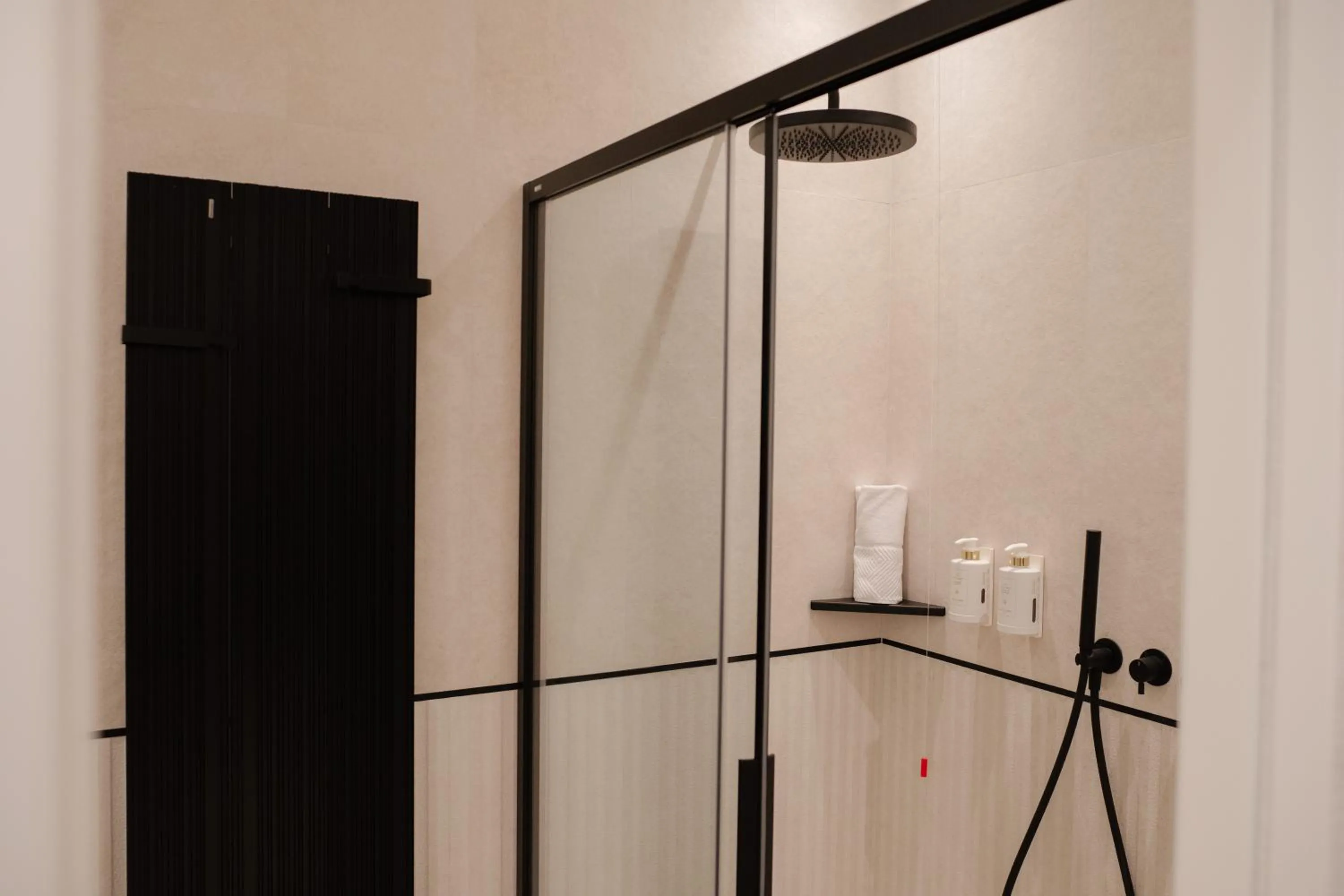 Shower in Emme Palace Hotel & Spa