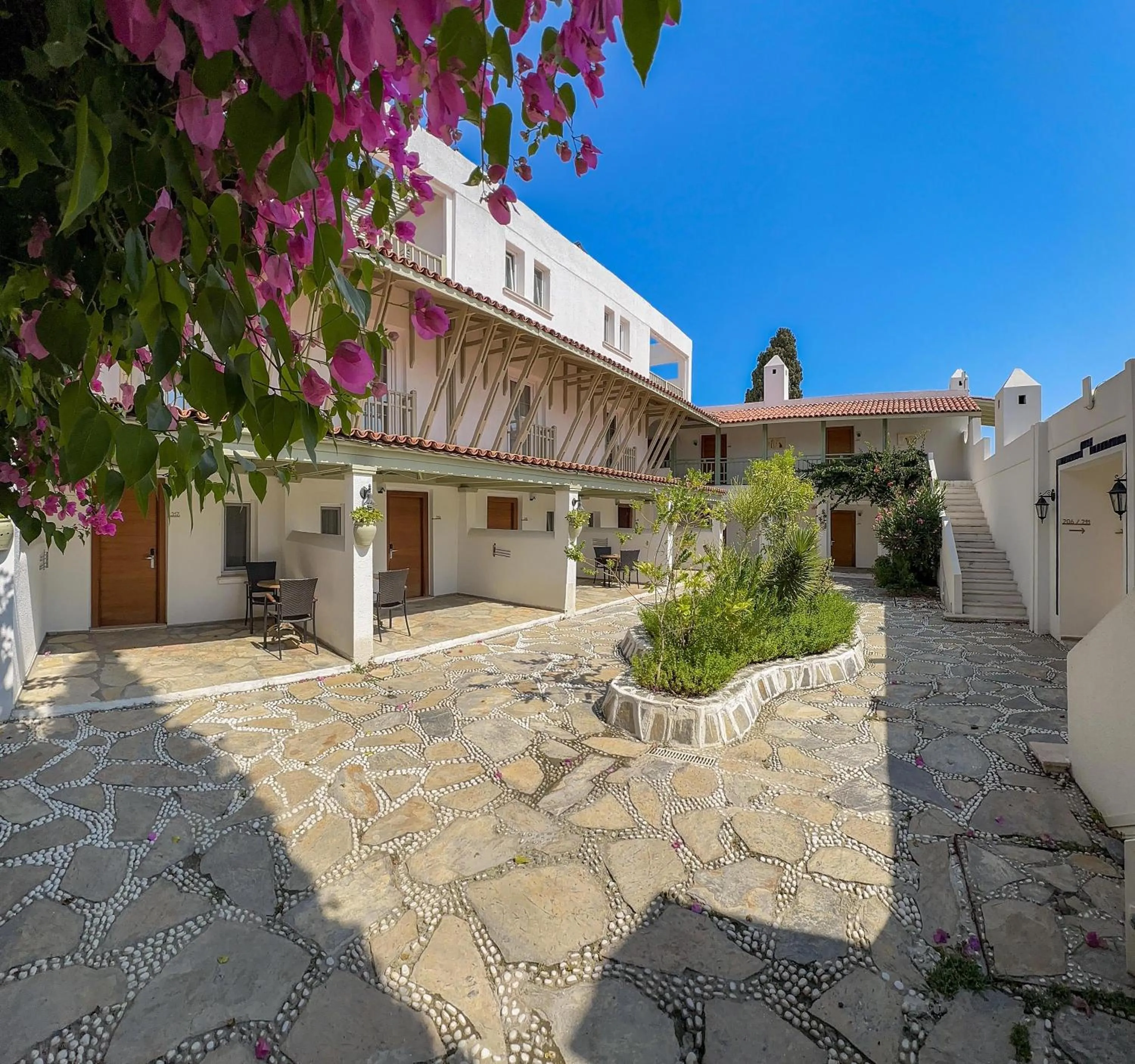 Property building in Manastir Hotel & Suites