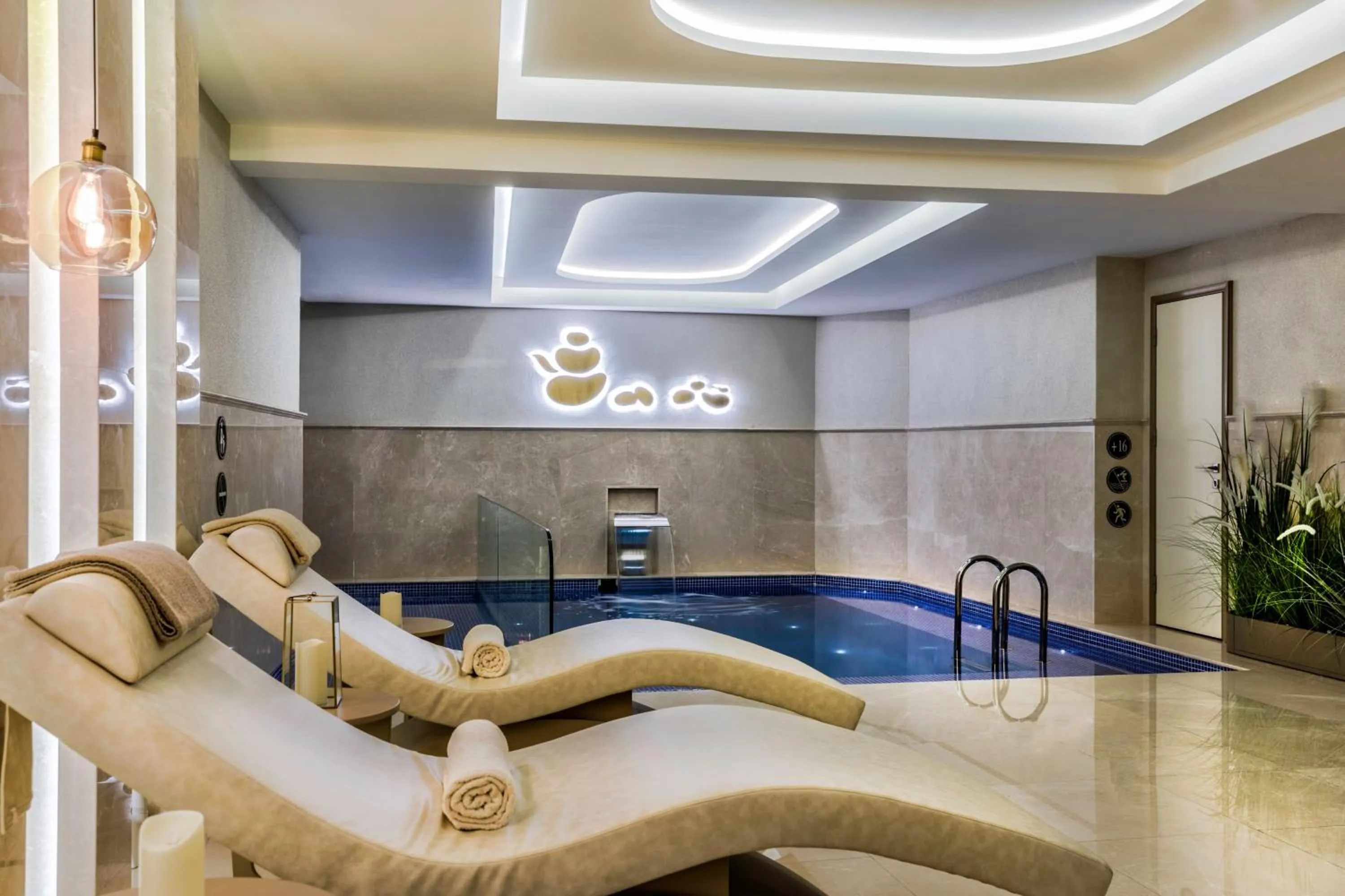 Swimming pool in Hotel Venera Istanbul Old City
