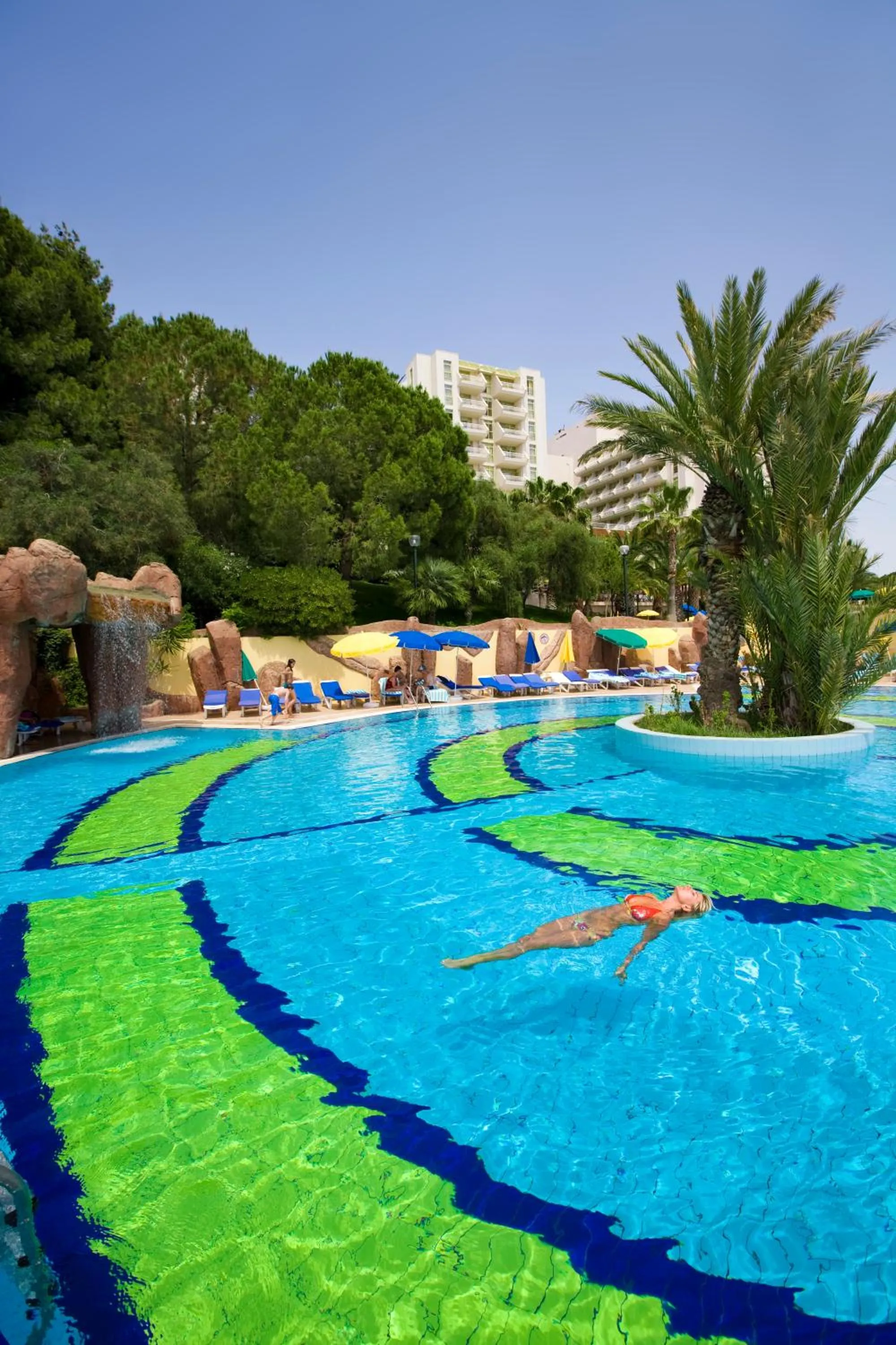 Day in Fantasia Deluxe Hotel