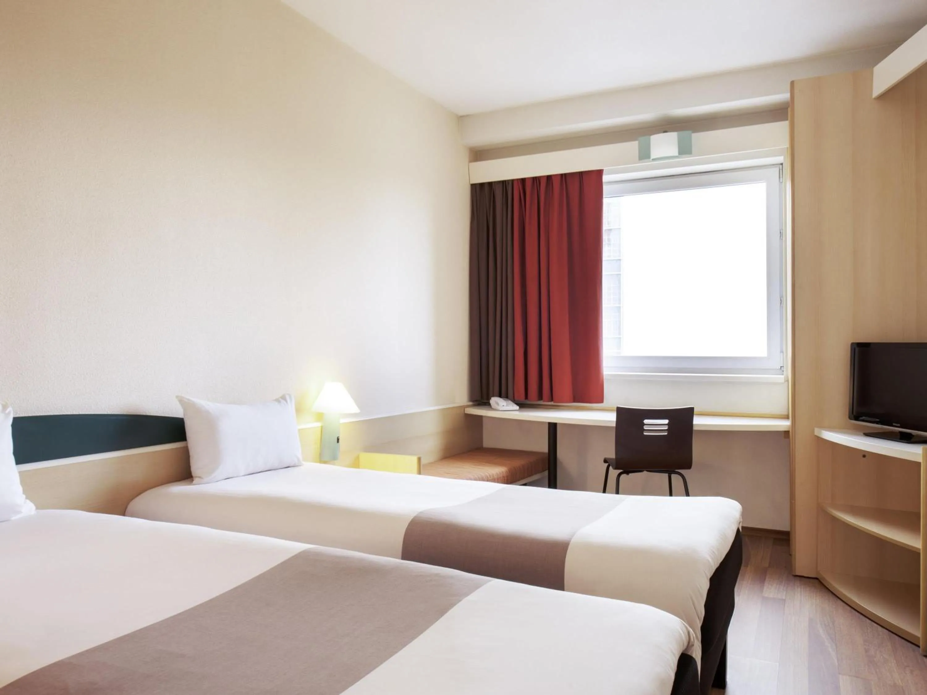 Bedroom, Bed in Hotel Ibis Łódź Centrum