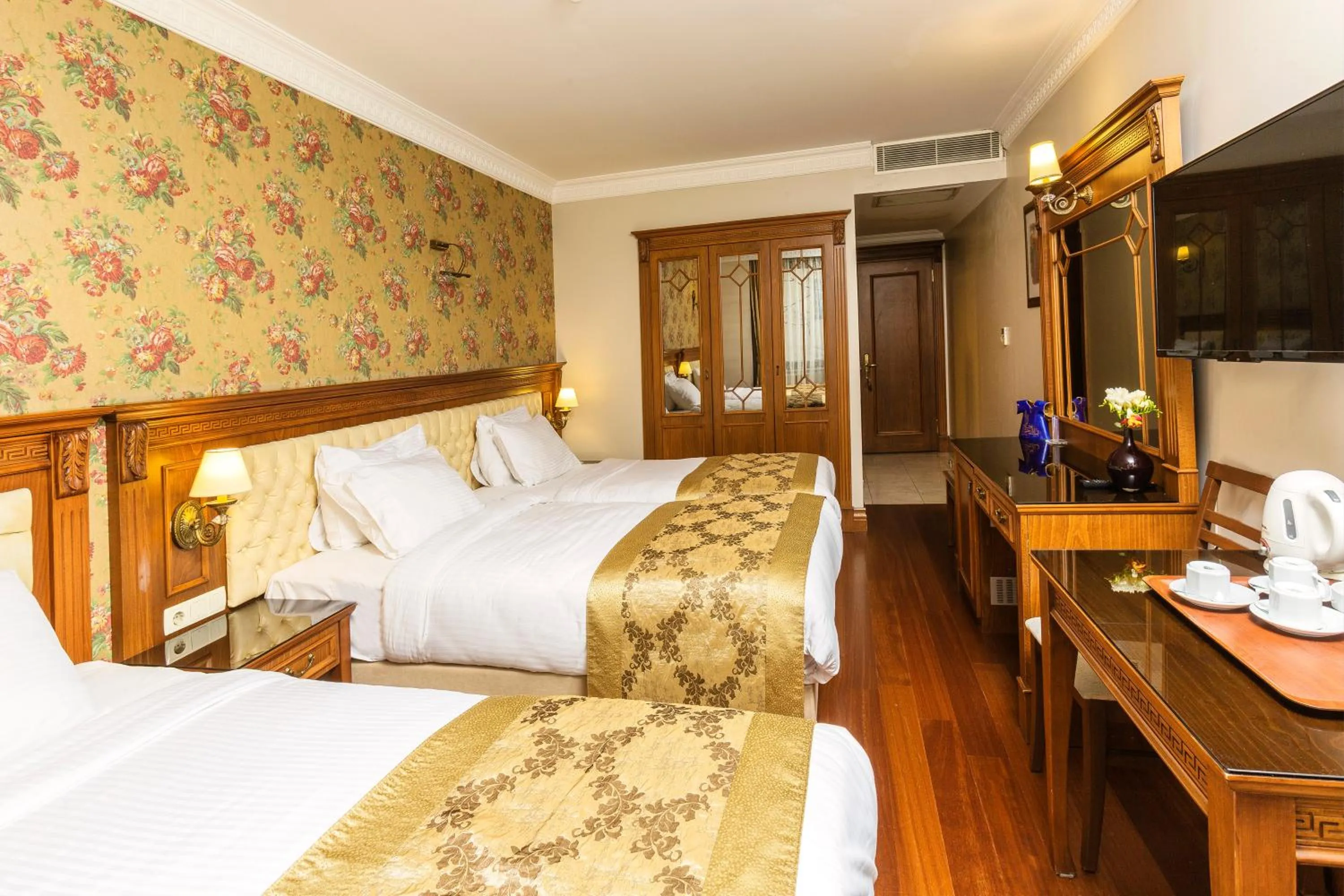 Photo of the whole room, Bed in Acra Hotel - Special Category