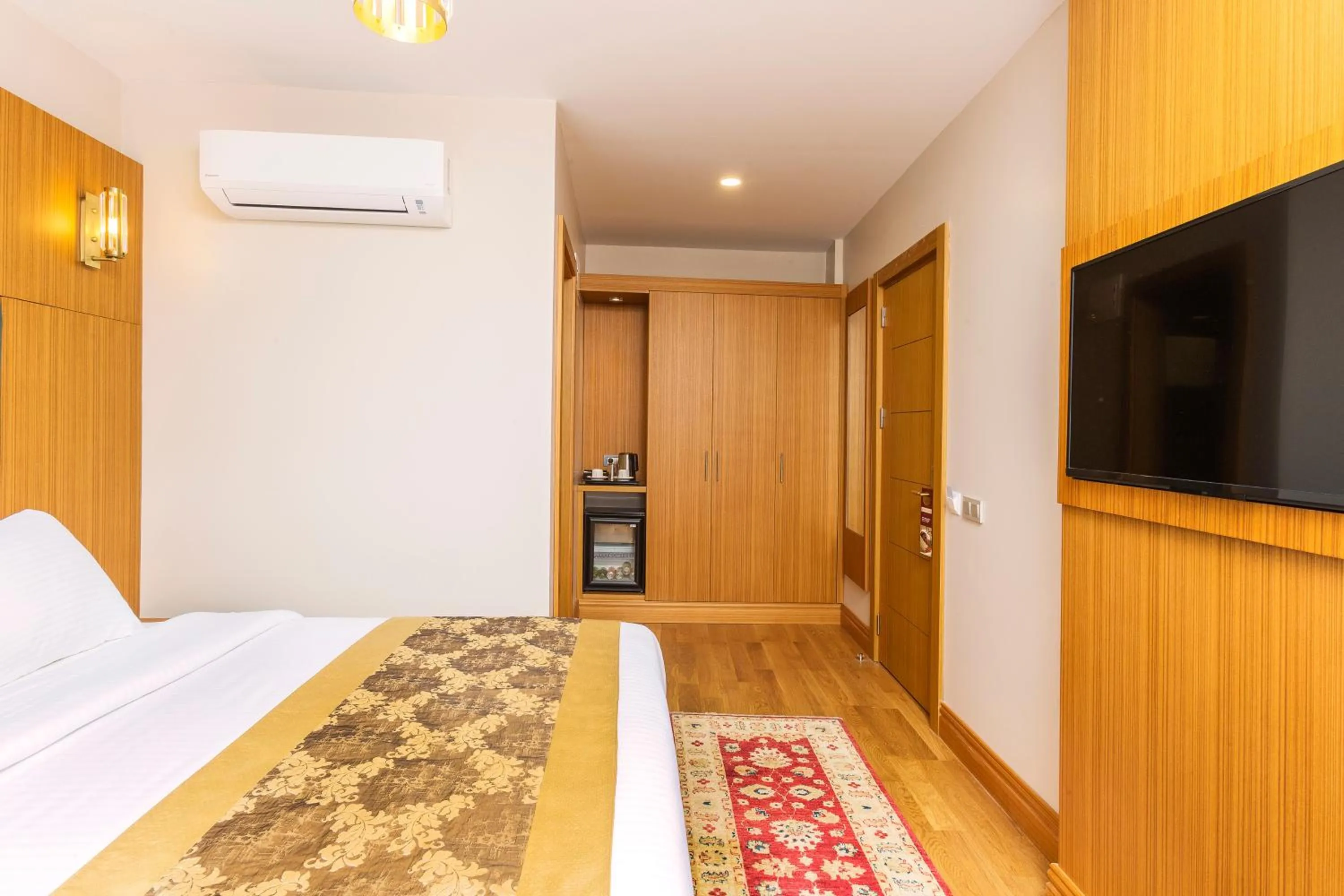 Photo of the whole room, Bed in Acra Hotel - Special Category