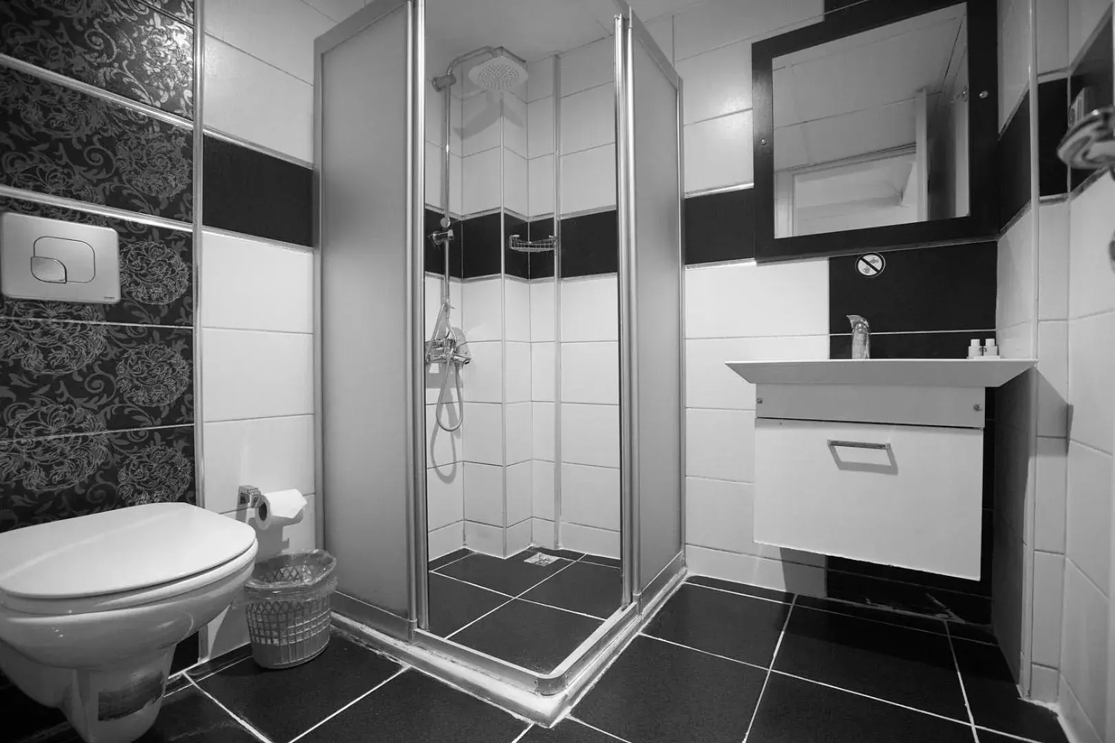 Family Room (4 Adults) in Ozbay Hotel Family Room (4 Adults) in Ozbay Hotel