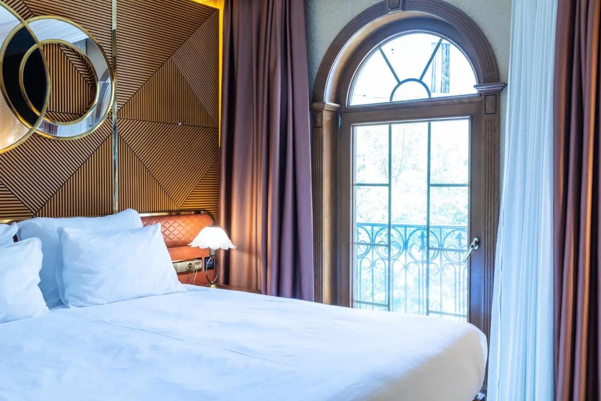 Superior Double Room with Jacuzzi in Wyndham Istanbul Old City Superior Double Room with Jacuzzi in Wyndham Istanbul Old City