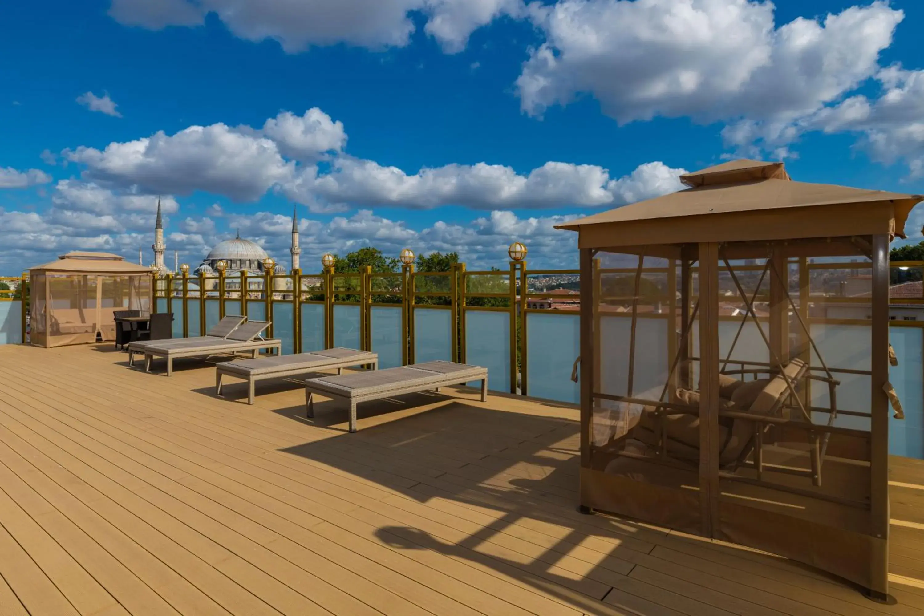 Swimming pool in Wyndham Istanbul Old City Swimming pool in Wyndham Istanbul Old City