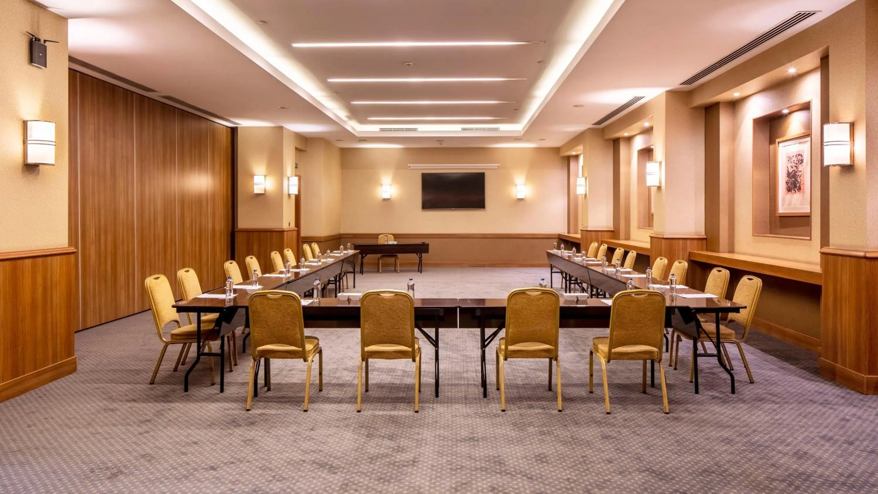 Meeting/conference room in Holiday Inn Sisli by IHG