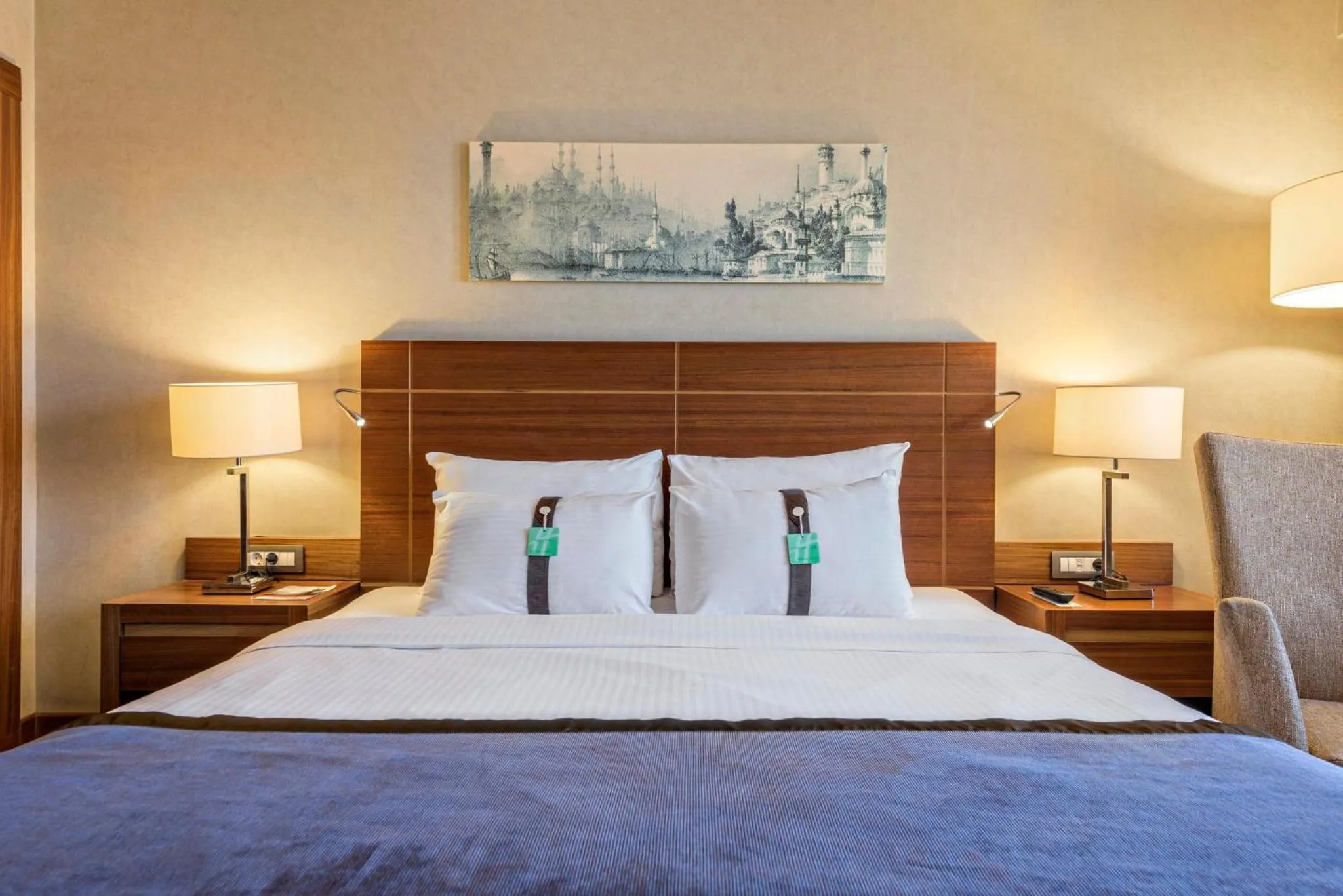 Photo of the whole room, Bed in Holiday Inn Sisli by IHG