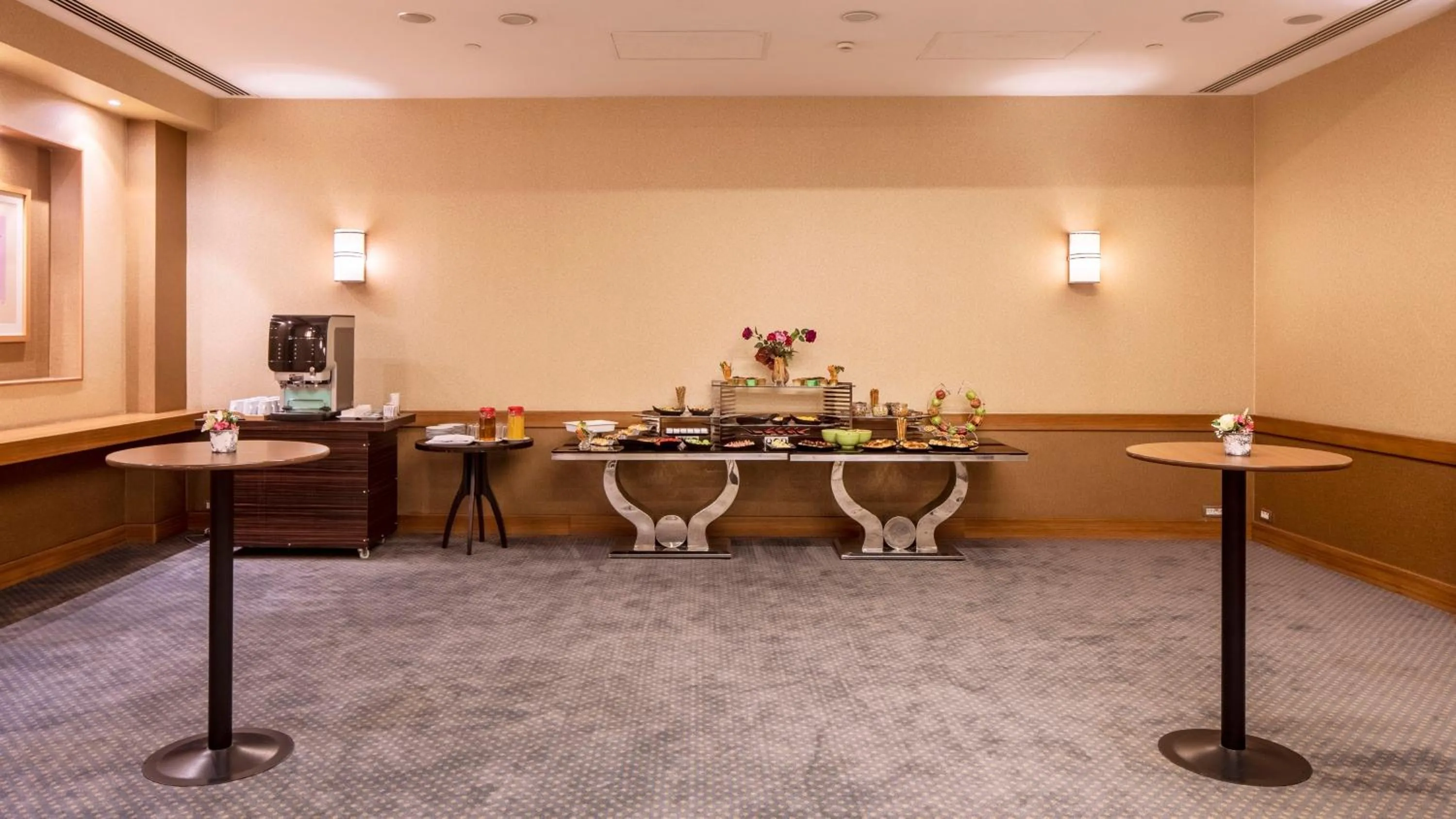 Meeting/conference room in Holiday Inn Sisli by IHG