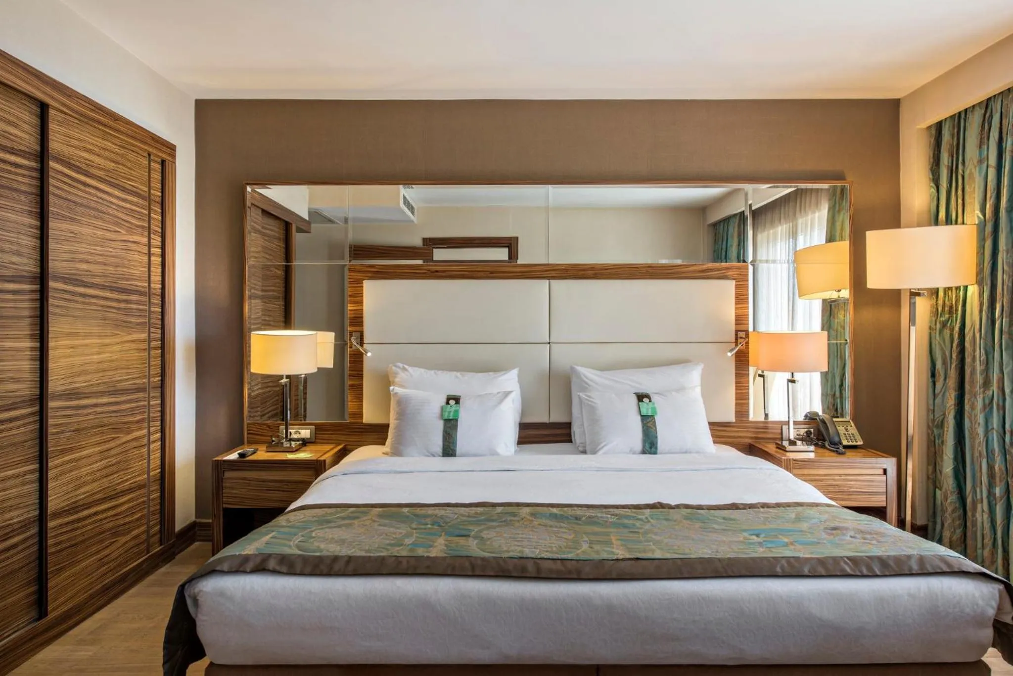 Photo of the whole room, Bed in Holiday Inn Sisli by IHG