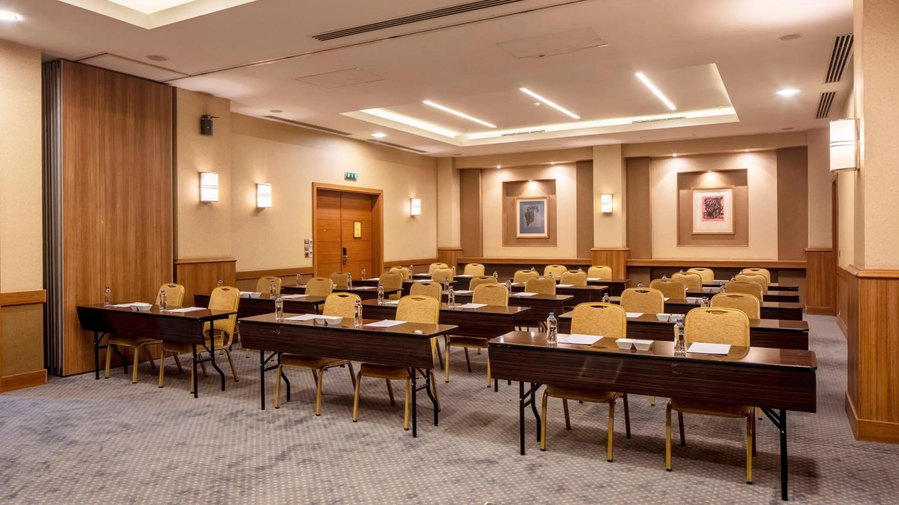 Meeting/conference room in Holiday Inn Sisli by IHG