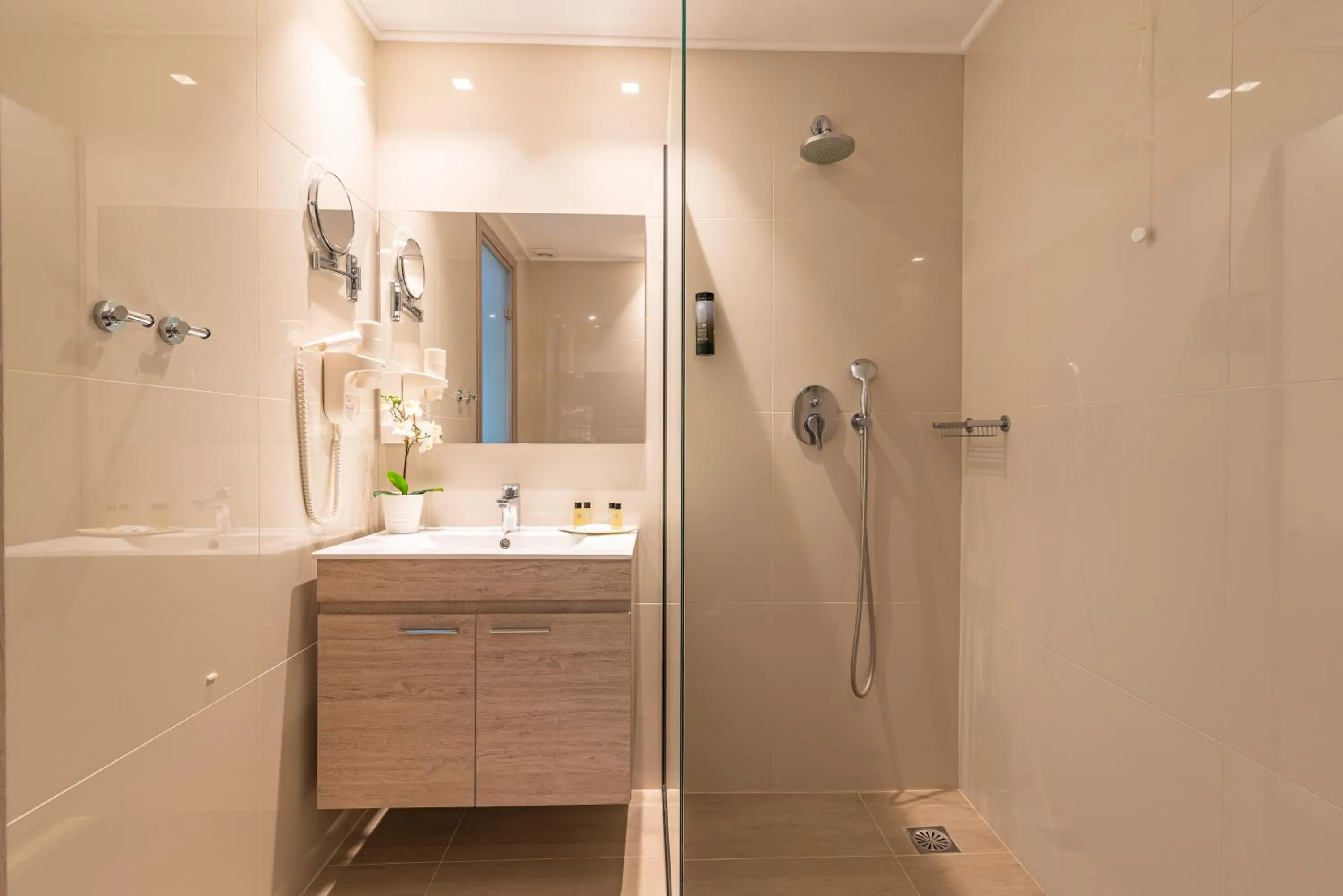 Bathroom in Orpheus Studios