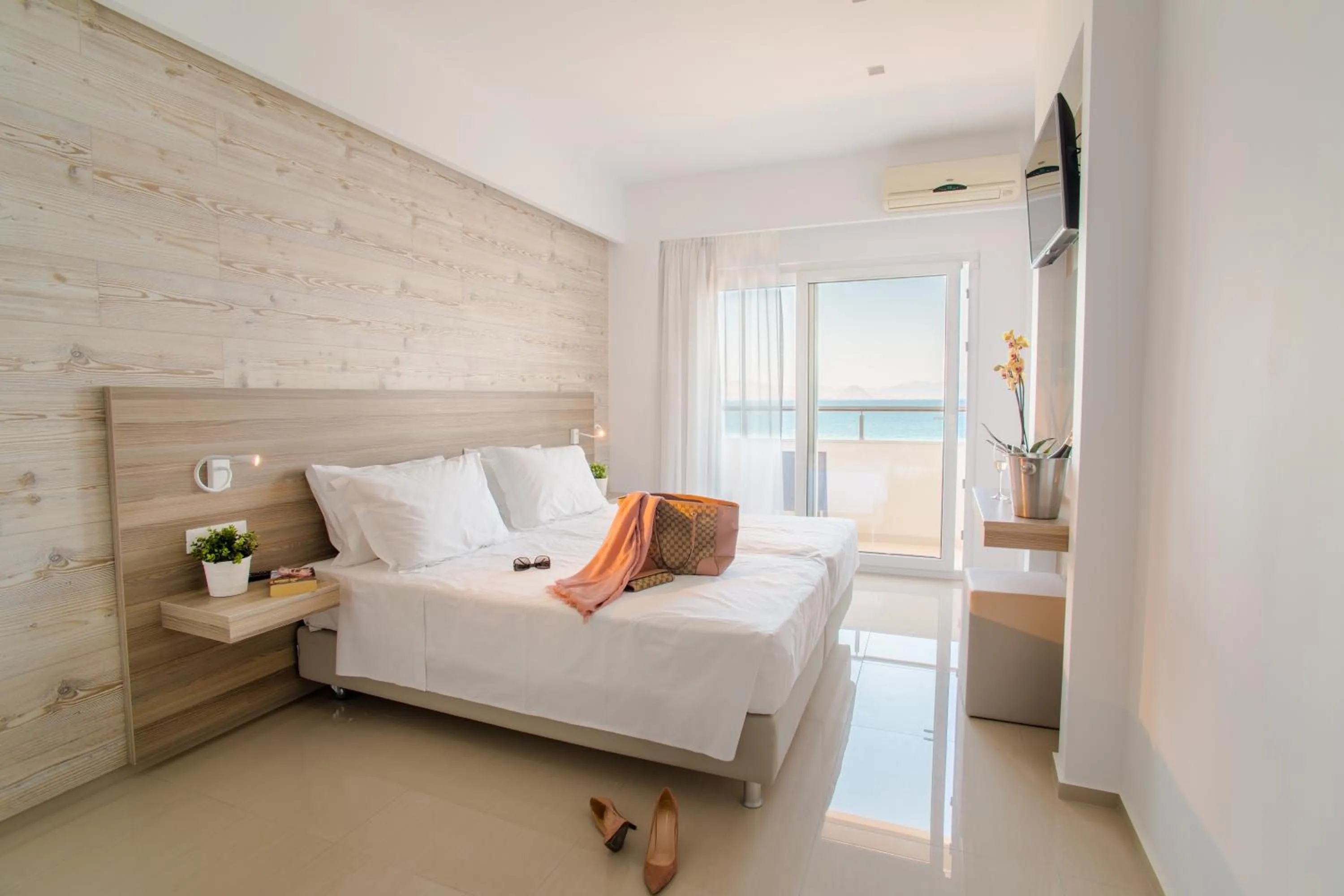 Balcony/Terrace, Bed in Orpheus Studios