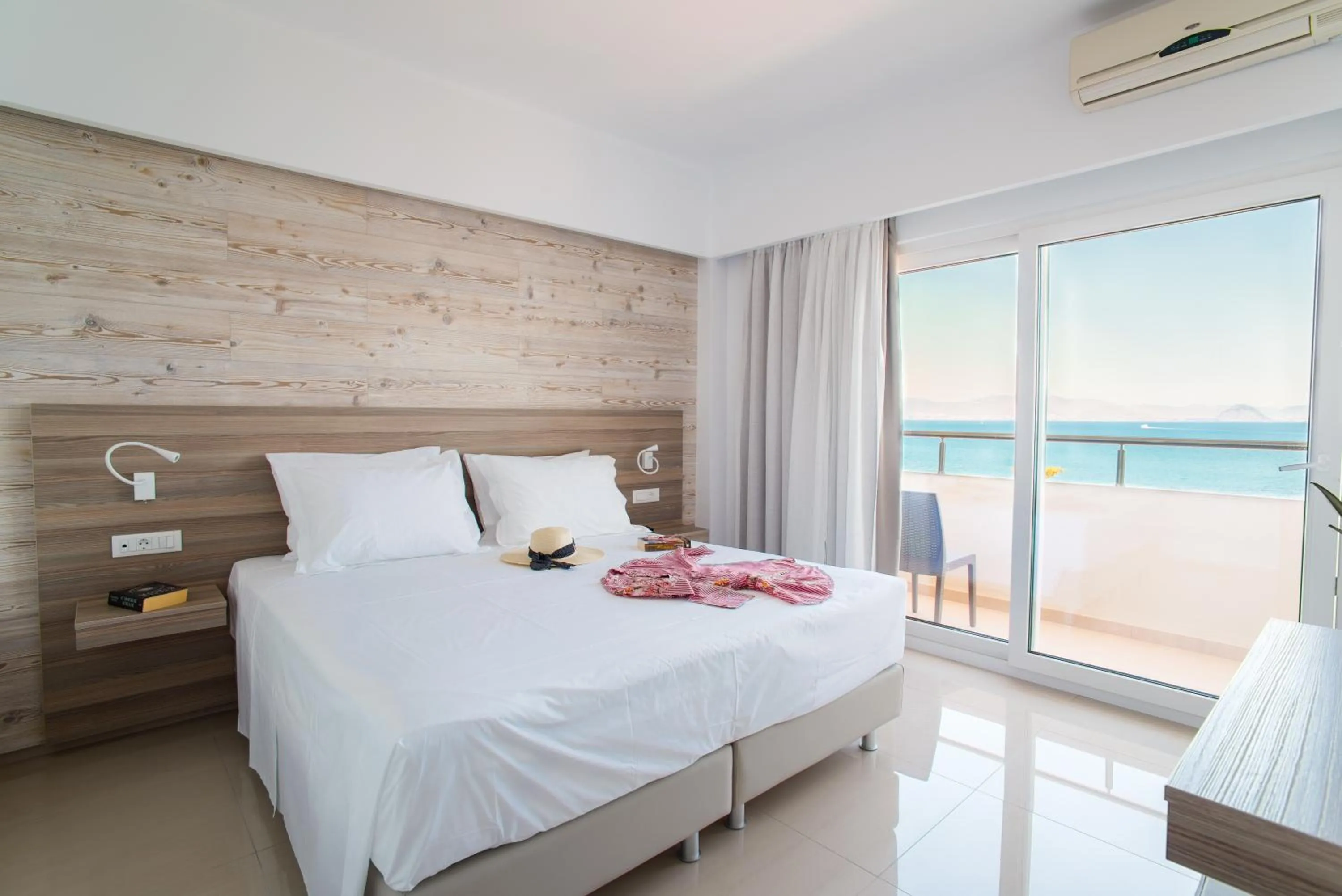 Balcony/Terrace, Bed in Orpheus Studios