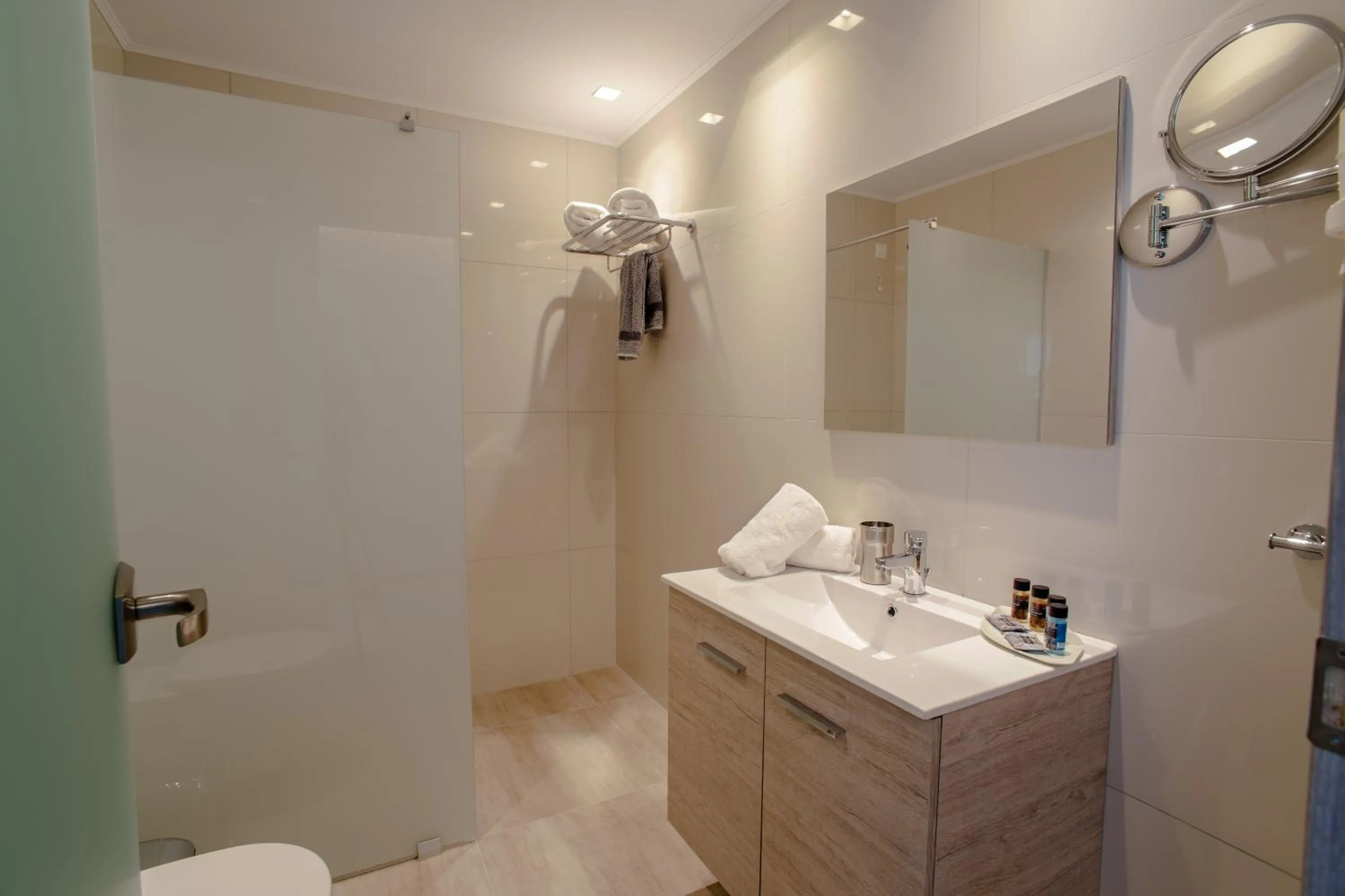 Bathroom in Orpheus Studios